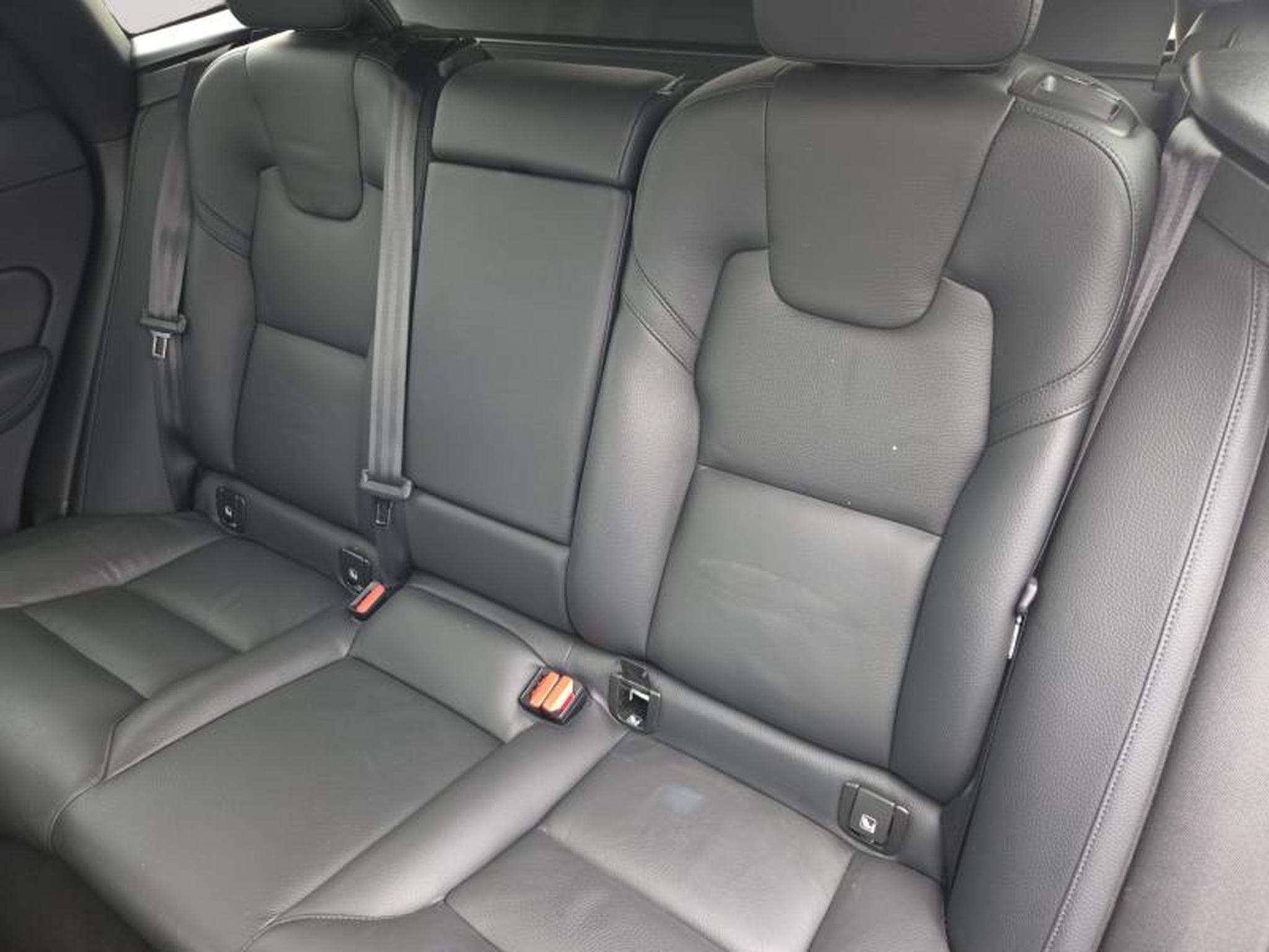 Volvo XC60 B4 Plus Dark / Essence (2024) - Foto 34