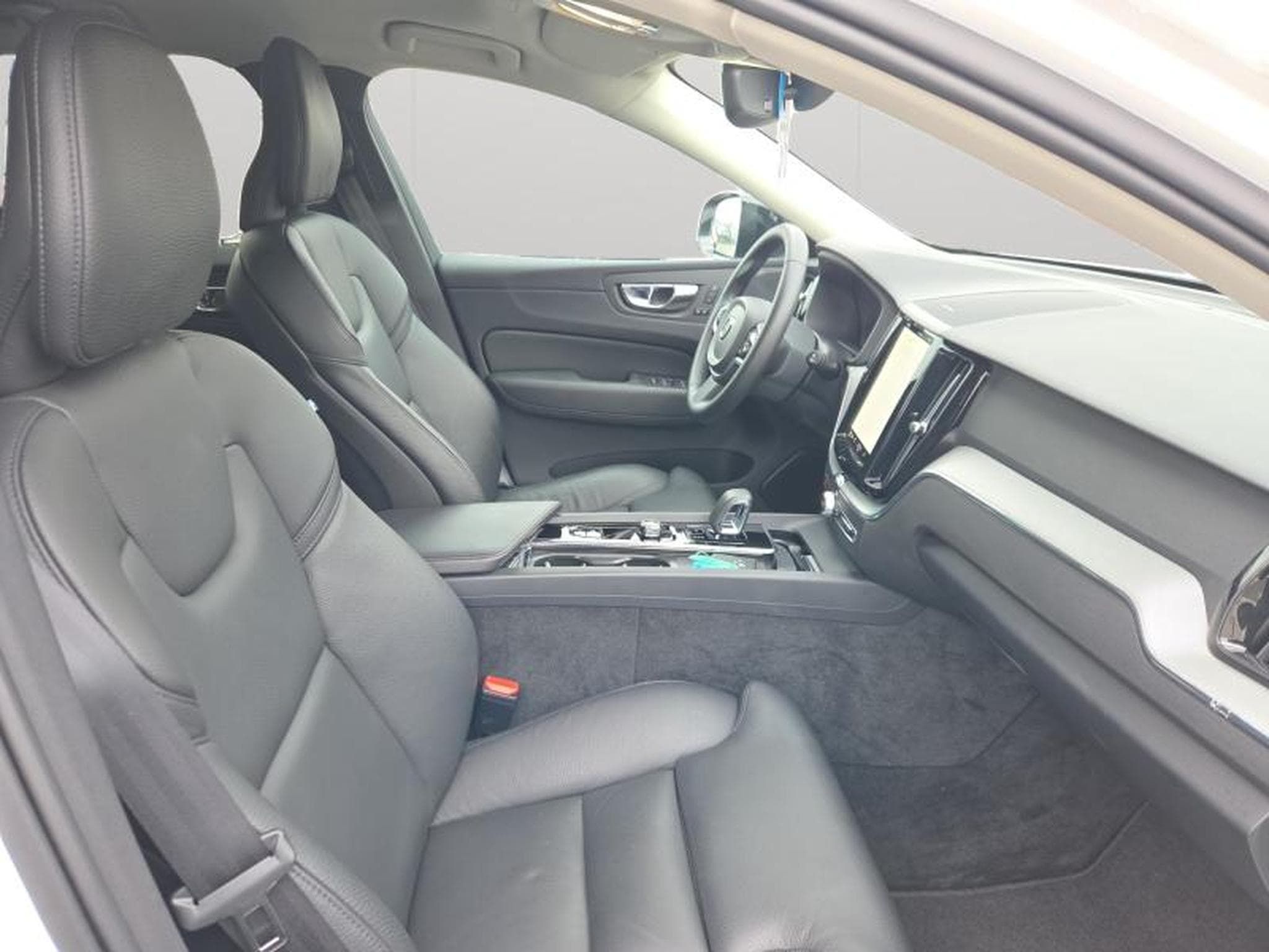 Volvo XC60 B4 Plus Dark / Essence (2024) - Foto 36
