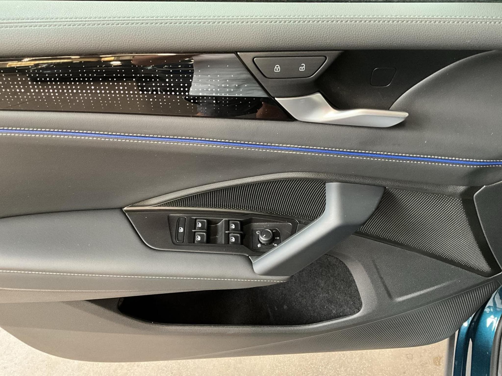 VW Tiguan R-Line+DSG+4Motion+Navi+Led+SideAssist (2024) - Foto 10