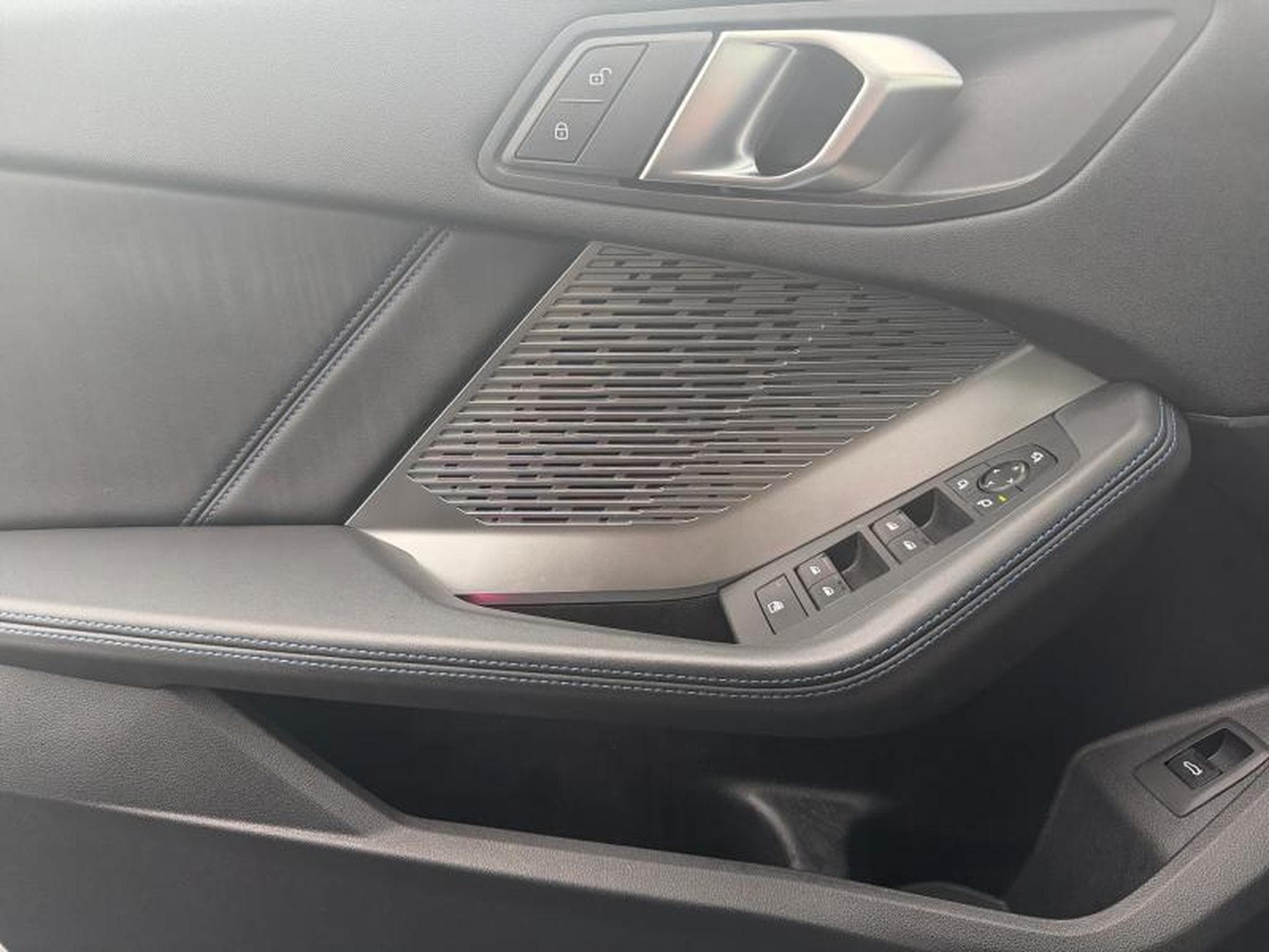 BMW 120 I Pack M / Panoramique / Essence (2025) - Foto 23