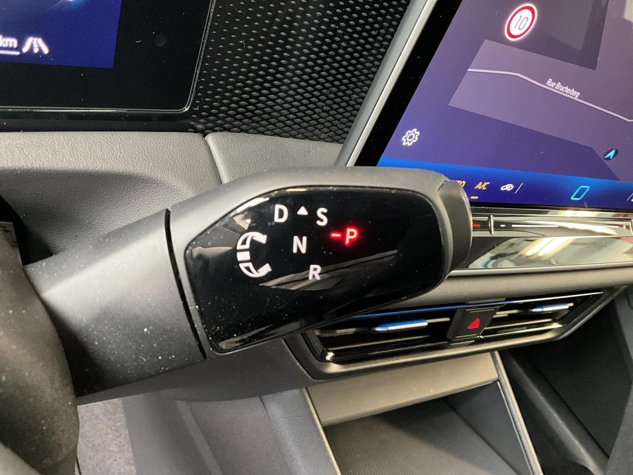 VW Tiguan Life+DSG+AHK+P.Info.+RearView (2025) - Foto 14