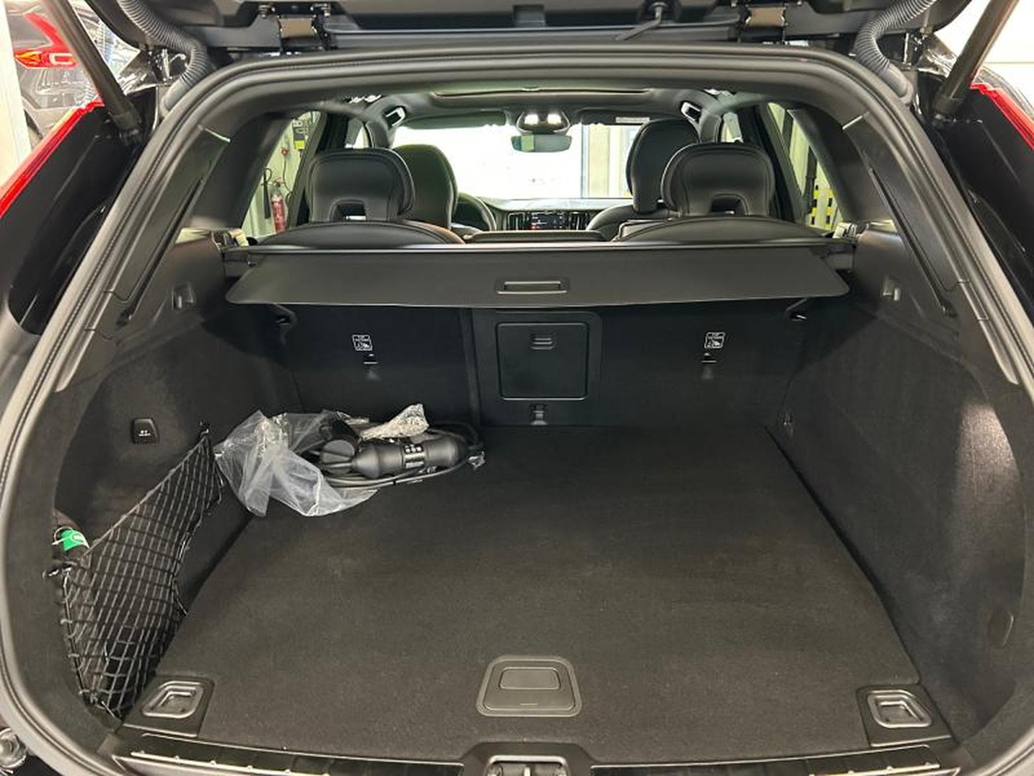 Volvo XC60 T6 Plus Dark / Hybride KIT HIVER INCLUS (2025) - Foto 22