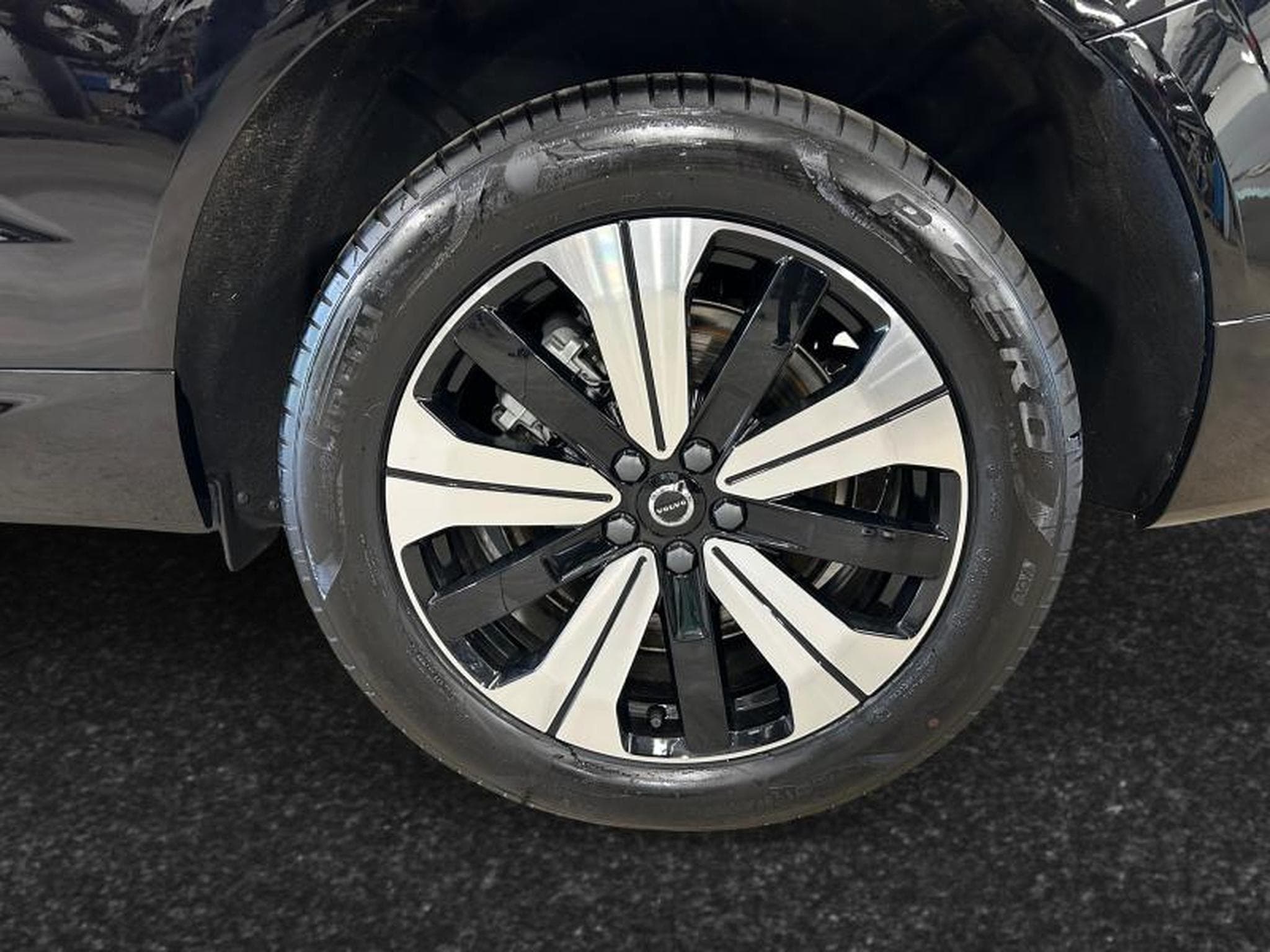 Volvo XC60 T6 Plus Dark / Hybride KIT HIVER INCLUS (2025) - Foto 26