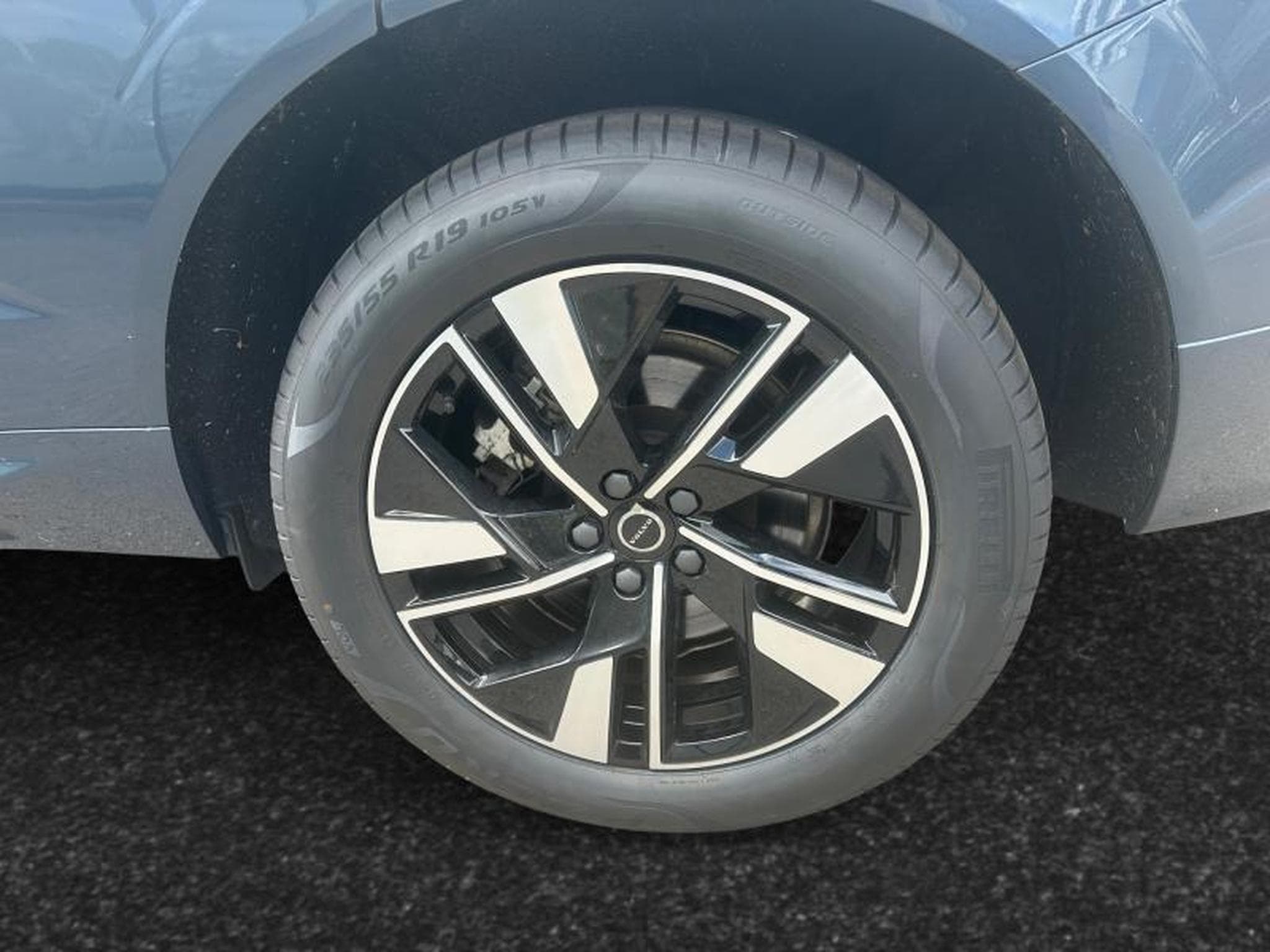 Volvo XC60 FACELIFT T6 Plus Dark / Hybride KIT HIVER INCLUS (2025) - Foto 11