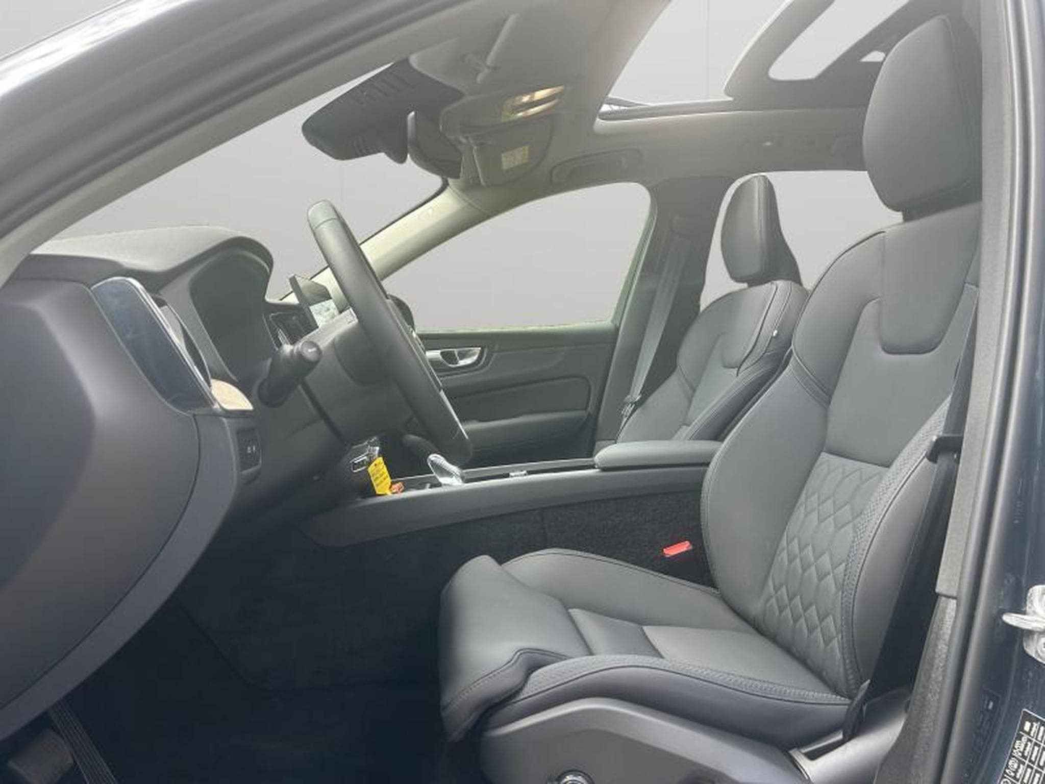 Volvo XC60 FACELIFT T6 Plus Dark / Hybride KIT HIVER INCLUS (2025) - Foto 12