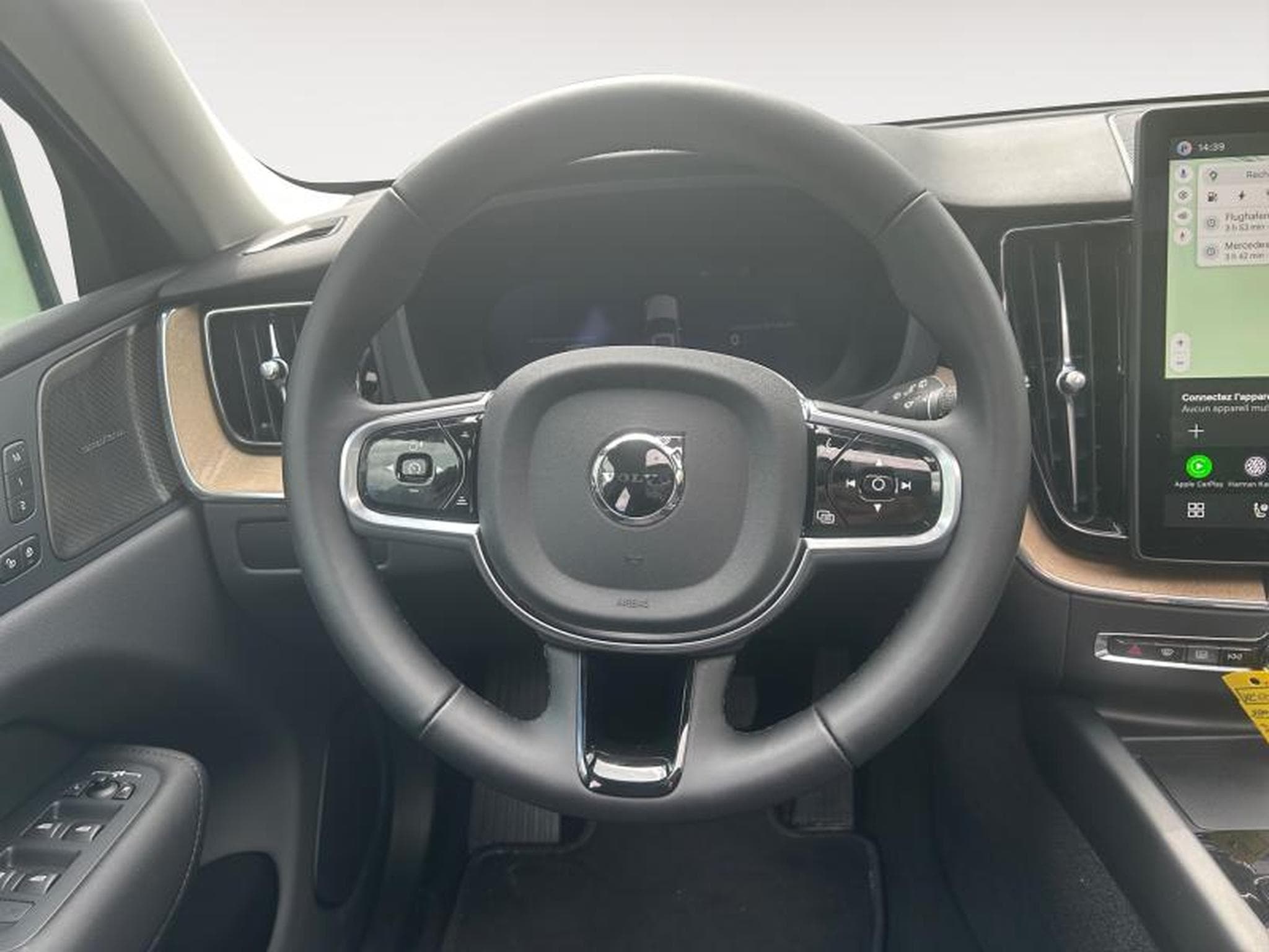 Volvo XC60 FACELIFT T6 Plus Dark / Hybride KIT HIVER INCLUS (2025) - Foto 17