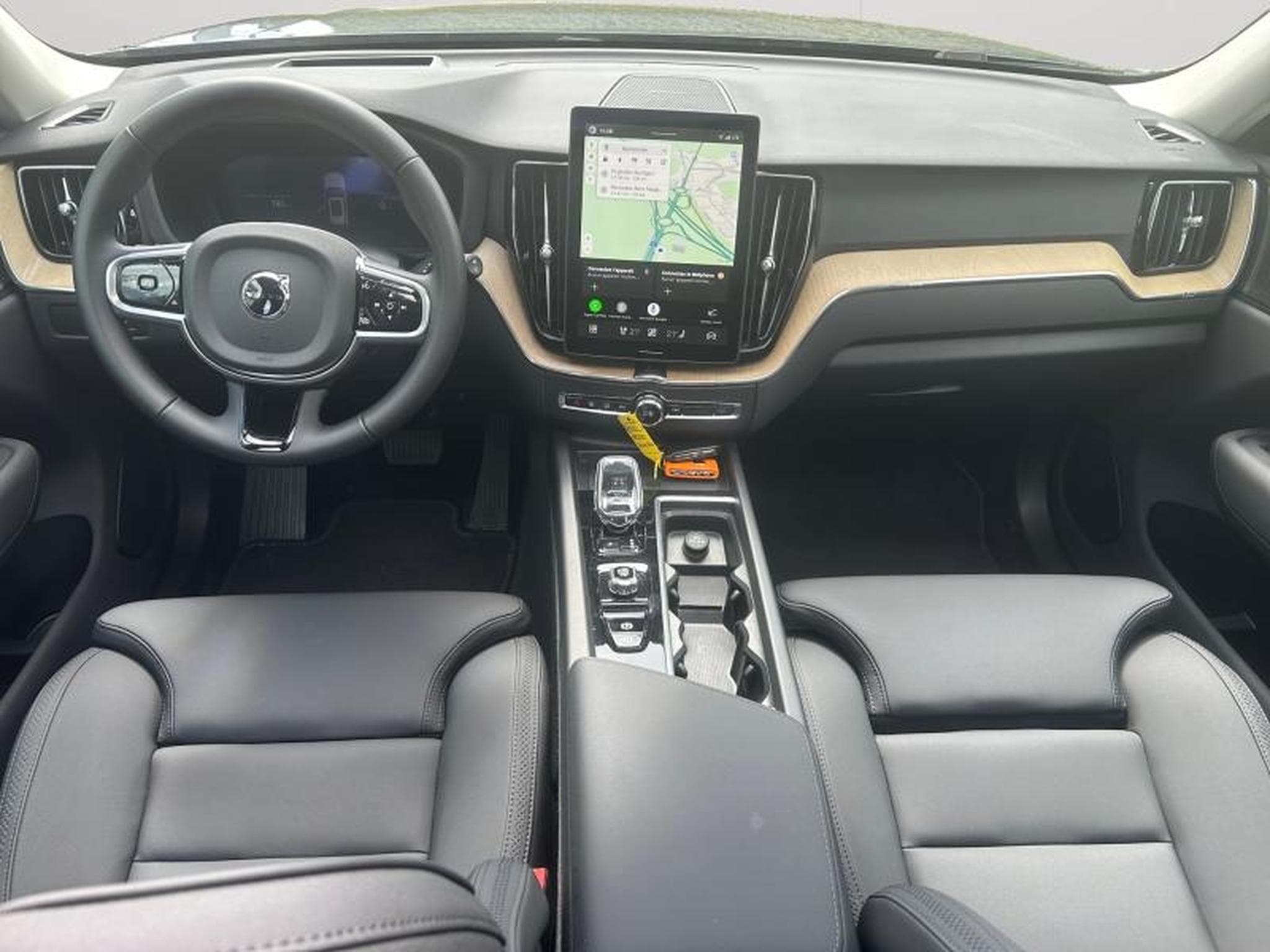 Volvo XC60 FACELIFT T6 Plus Dark / Hybride KIT HIVER INCLUS (2025) - Foto 3