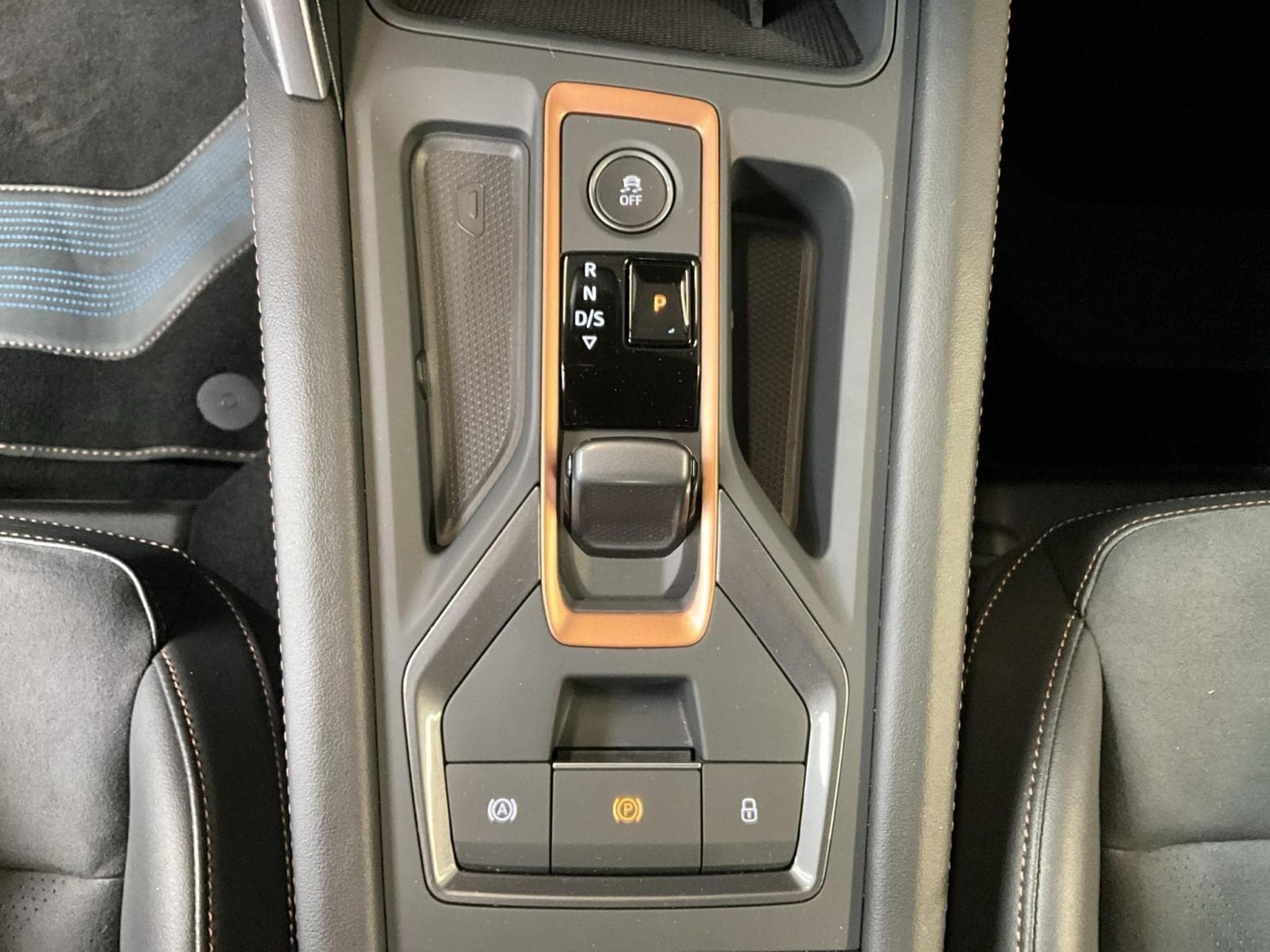 Cupra Formentor DSG+Pure-Perf.+Dynamic-Design+PANO+LM19 (2025) - Foto 14