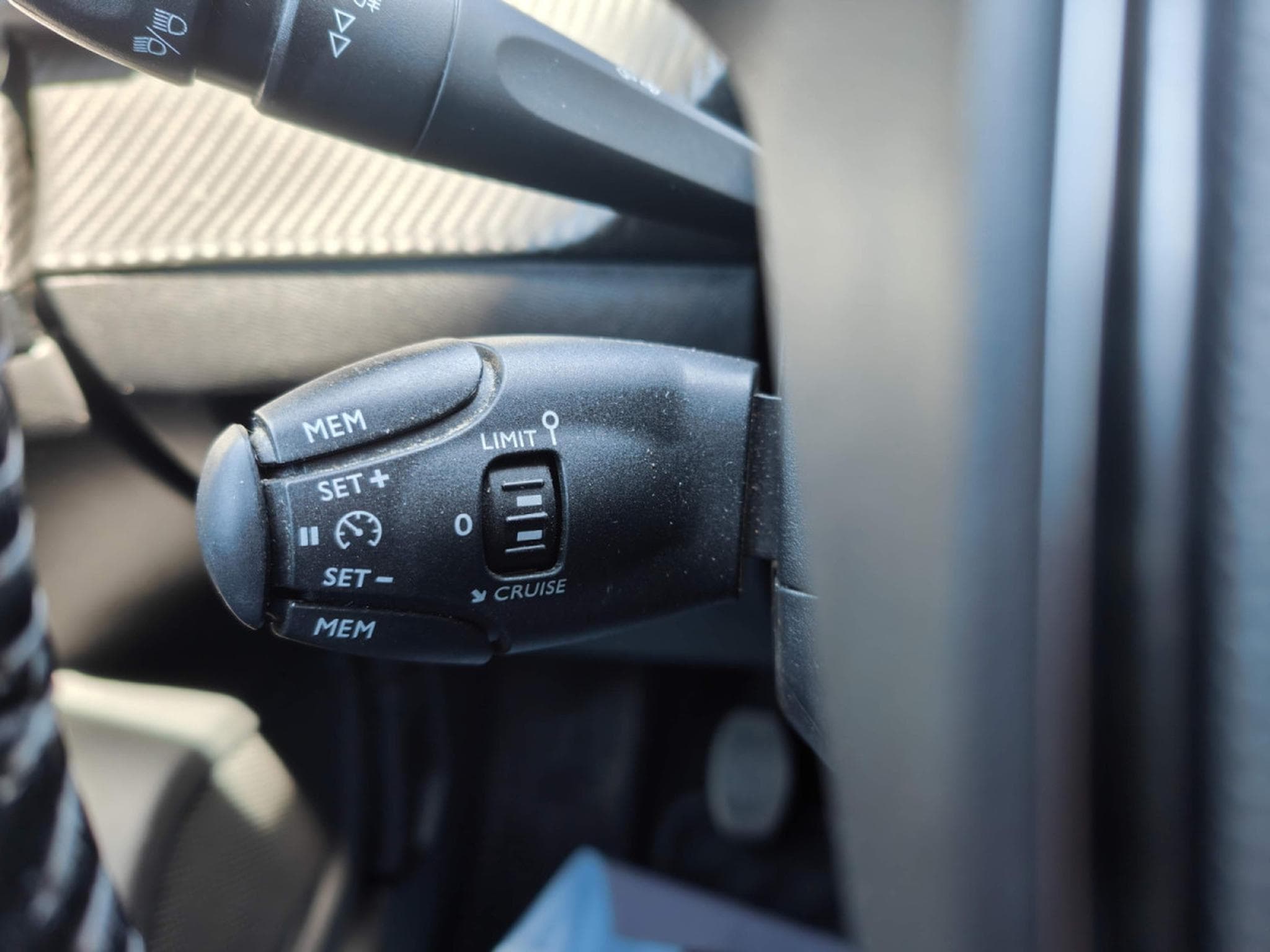 Peugeot 2008 1.2 PURETECH GPS CAMERA CARPLAY ATTELAGE (2020) - Photo 16