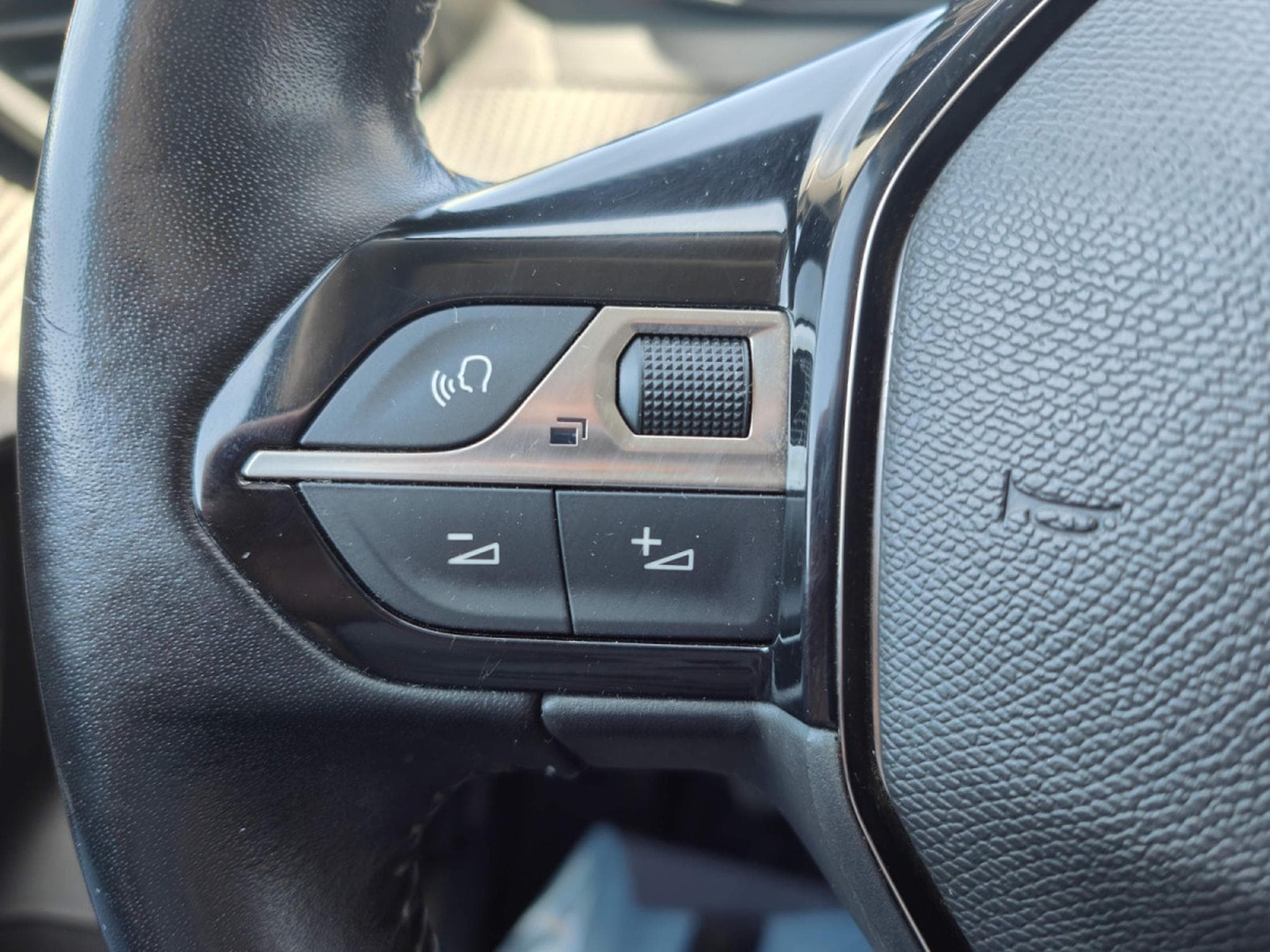 Peugeot 2008 1.2 PURETECH GPS CAMERA CARPLAY ATTELAGE (2020) - Photo 19