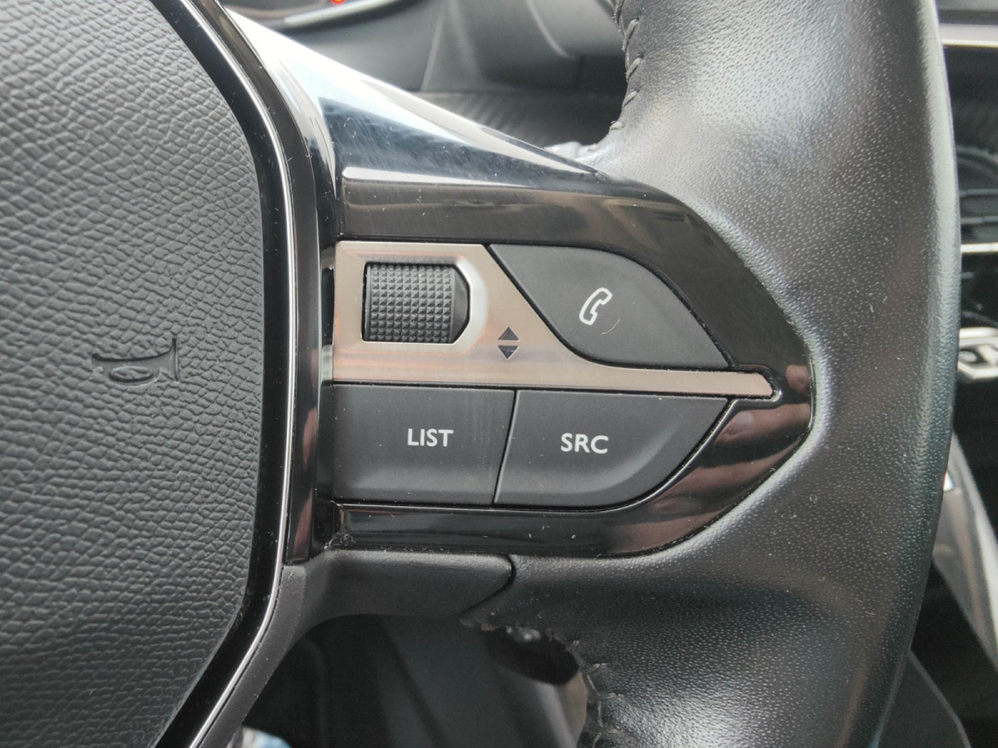 Peugeot 2008 1.2 PURETECH GPS CAMERA CARPLAY ATTELAGE (2020) - Photo 20