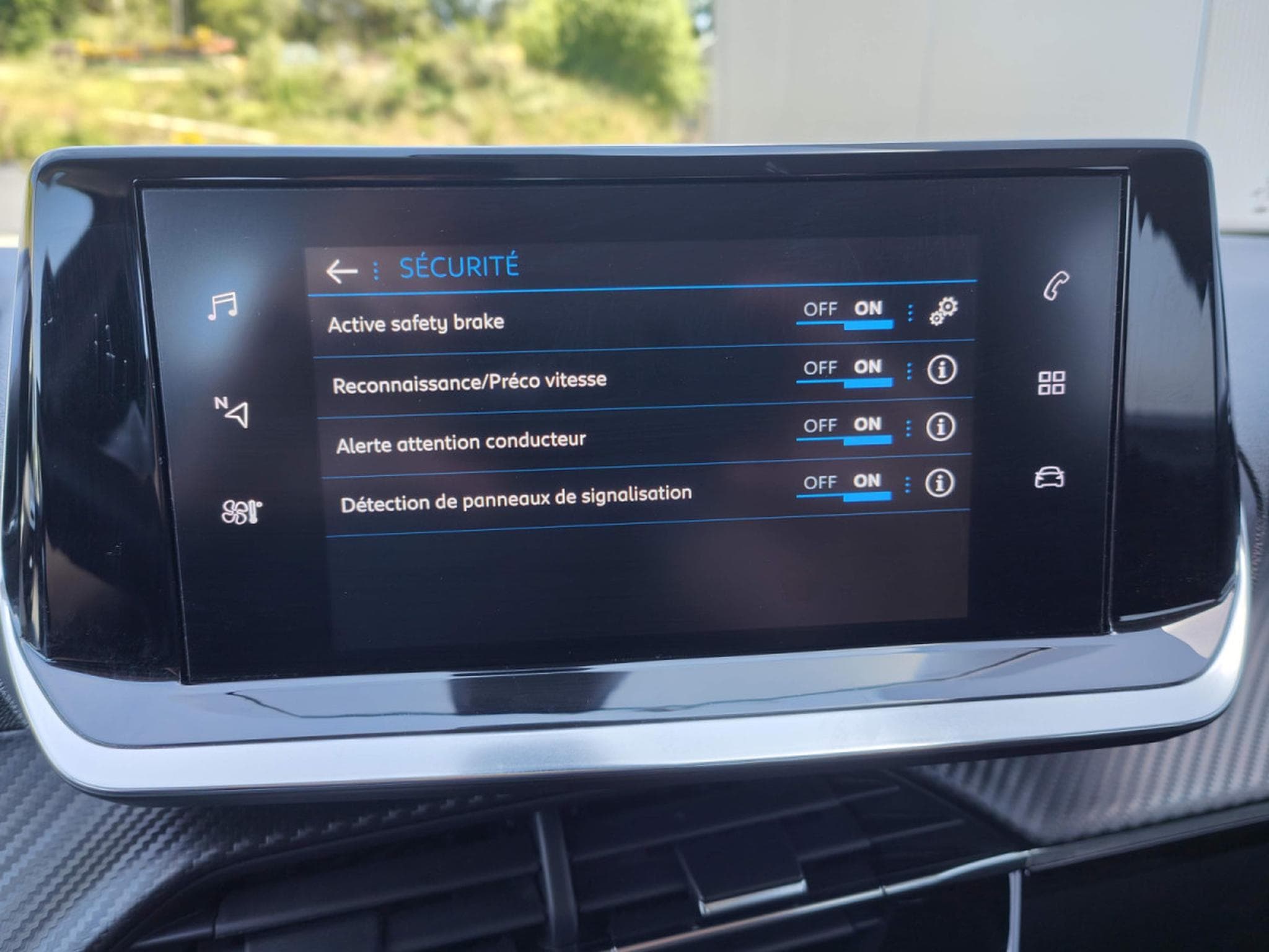 Peugeot 2008 1.2 PURETECH GPS CAMERA CARPLAY ATTELAGE (2020) - Photo 28