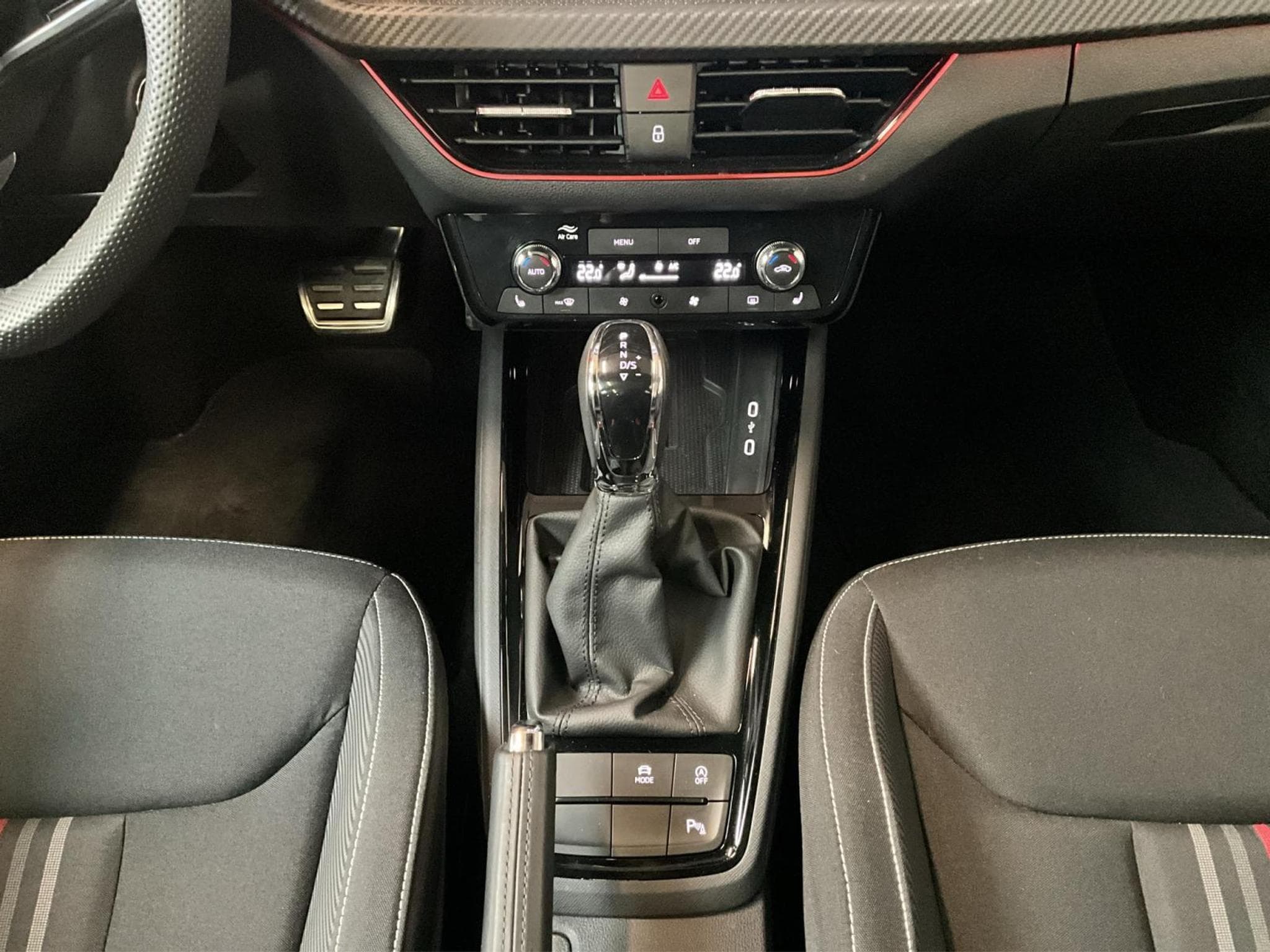 Skoda Kamiq Monte-Carlo+DSG+Led+Navi (2025) - Foto 12