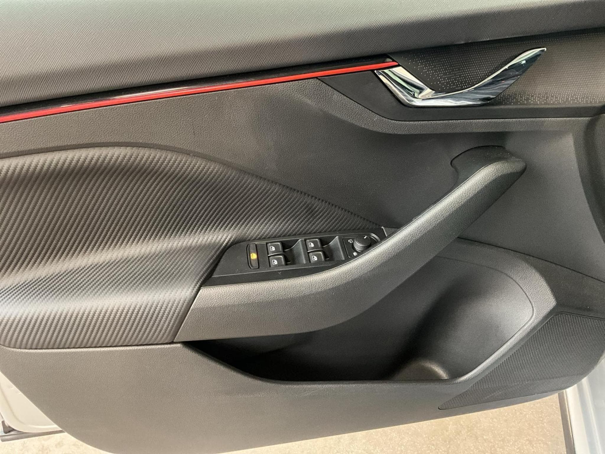 Skoda Kamiq Monte-Carlo+DSG+Led+Navi (2025) - Foto 14
