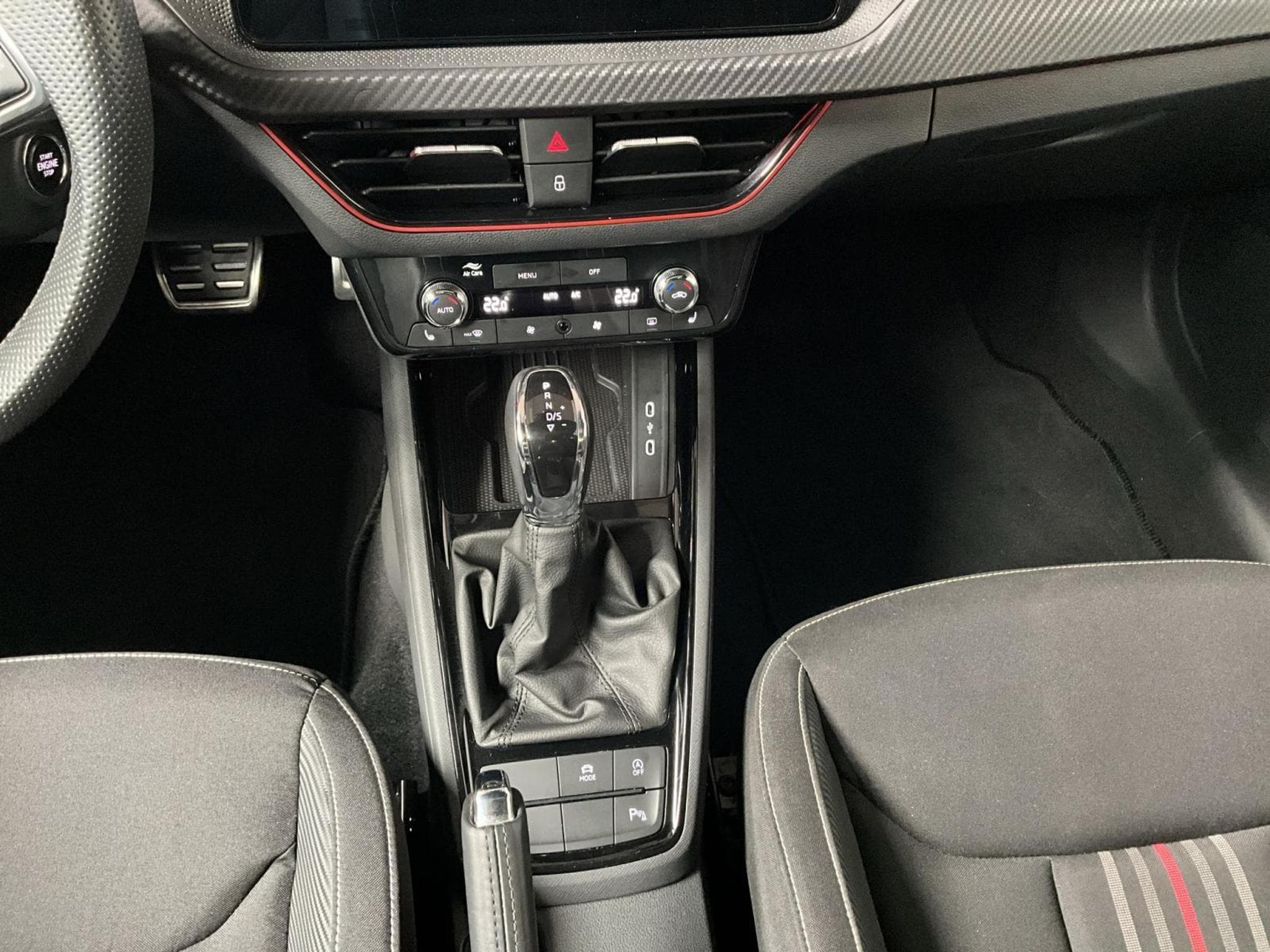 Skoda Kamiq Monte-Carlo+DSG+AHK+LED+Navi (2025) - Foto 12