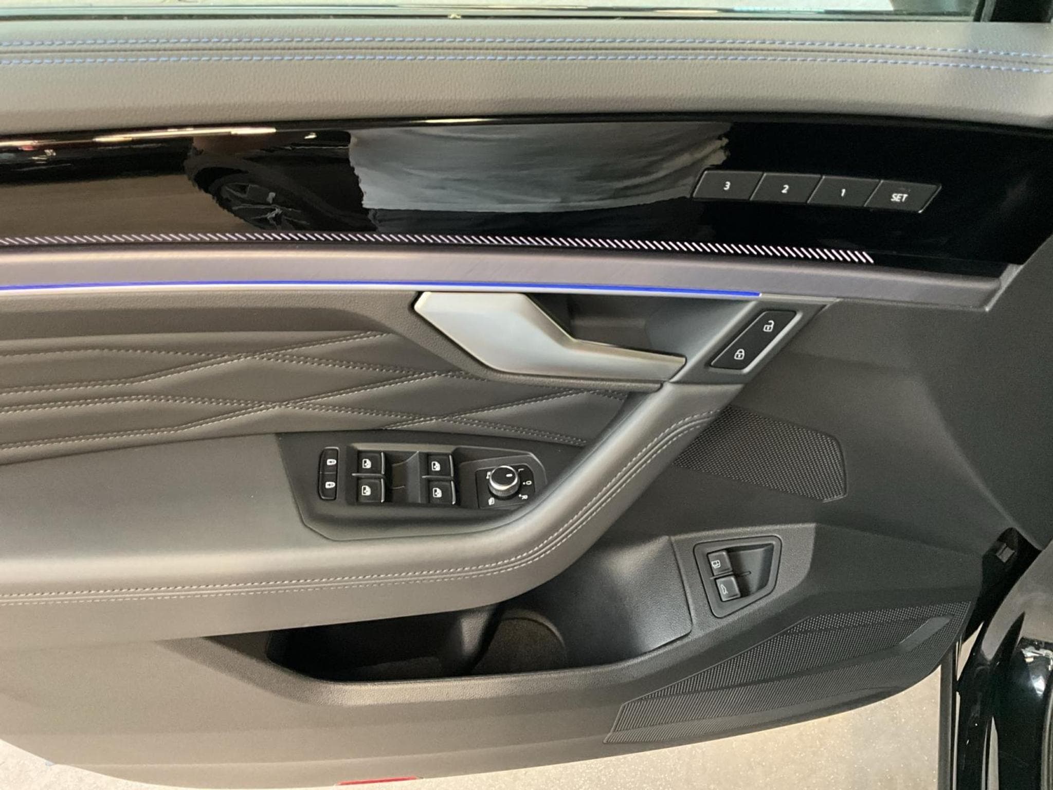 VW Touareg R+V6+4Motion+IQ-Drive+AHK+Luft.+Head.Up (2023) - Foto 14