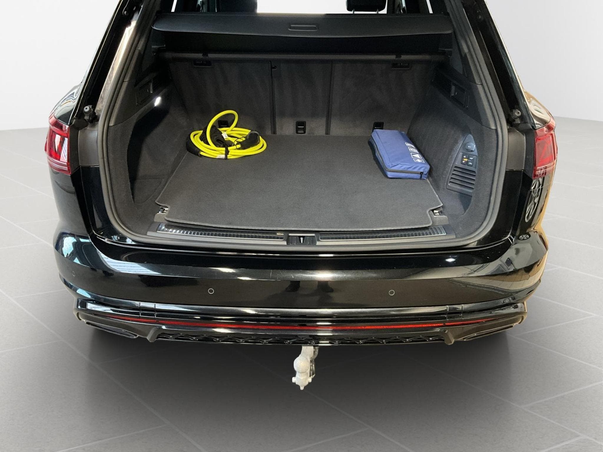 VW Touareg R+V6+4Motion+IQ-Drive+AHK+Luft.+Head.Up (2023) - Foto 17