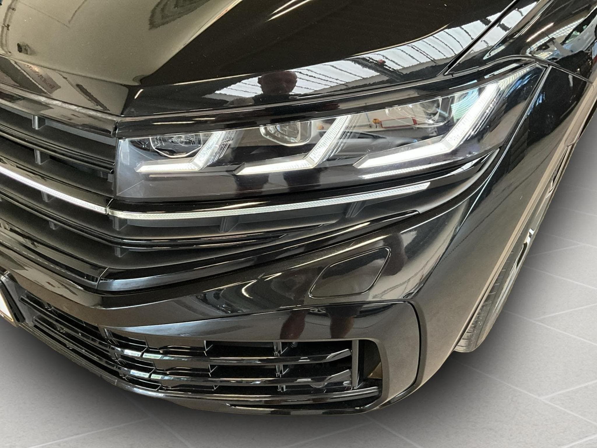 VW Touareg R+V6+4Motion+IQ-Drive+AHK+Luft.+Head.Up (2023) - Foto 18