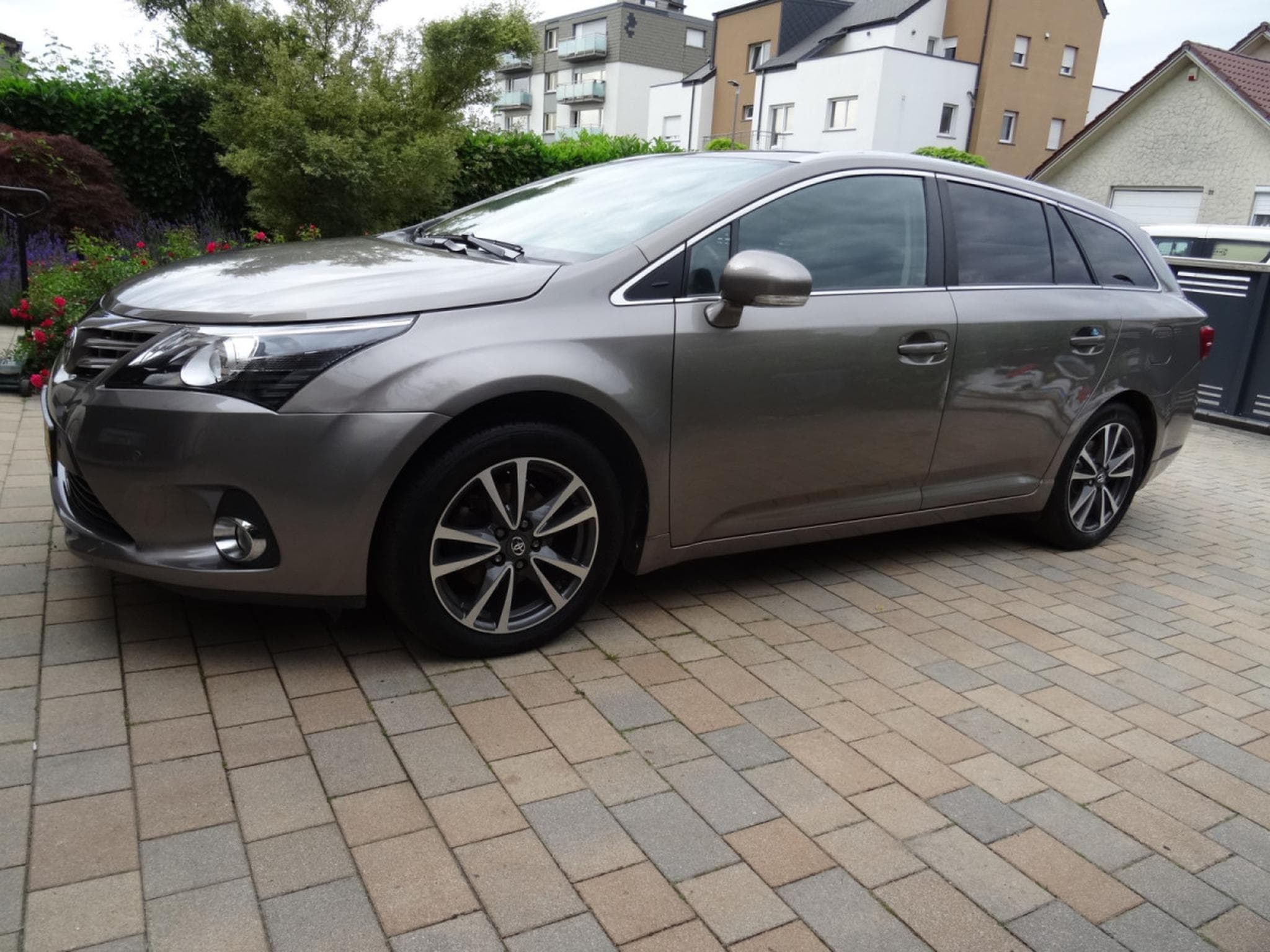 Toyota Avensis 1.8 AUTOMATIQUE (2014) - Photo 5