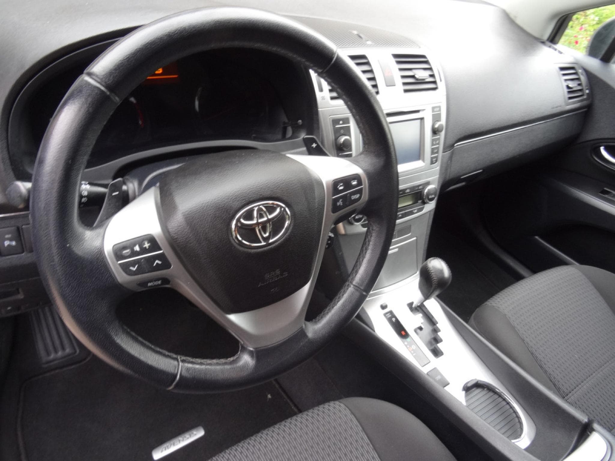 Toyota Avensis 1.8 AUTOMATIQUE (2014) - Photo 8