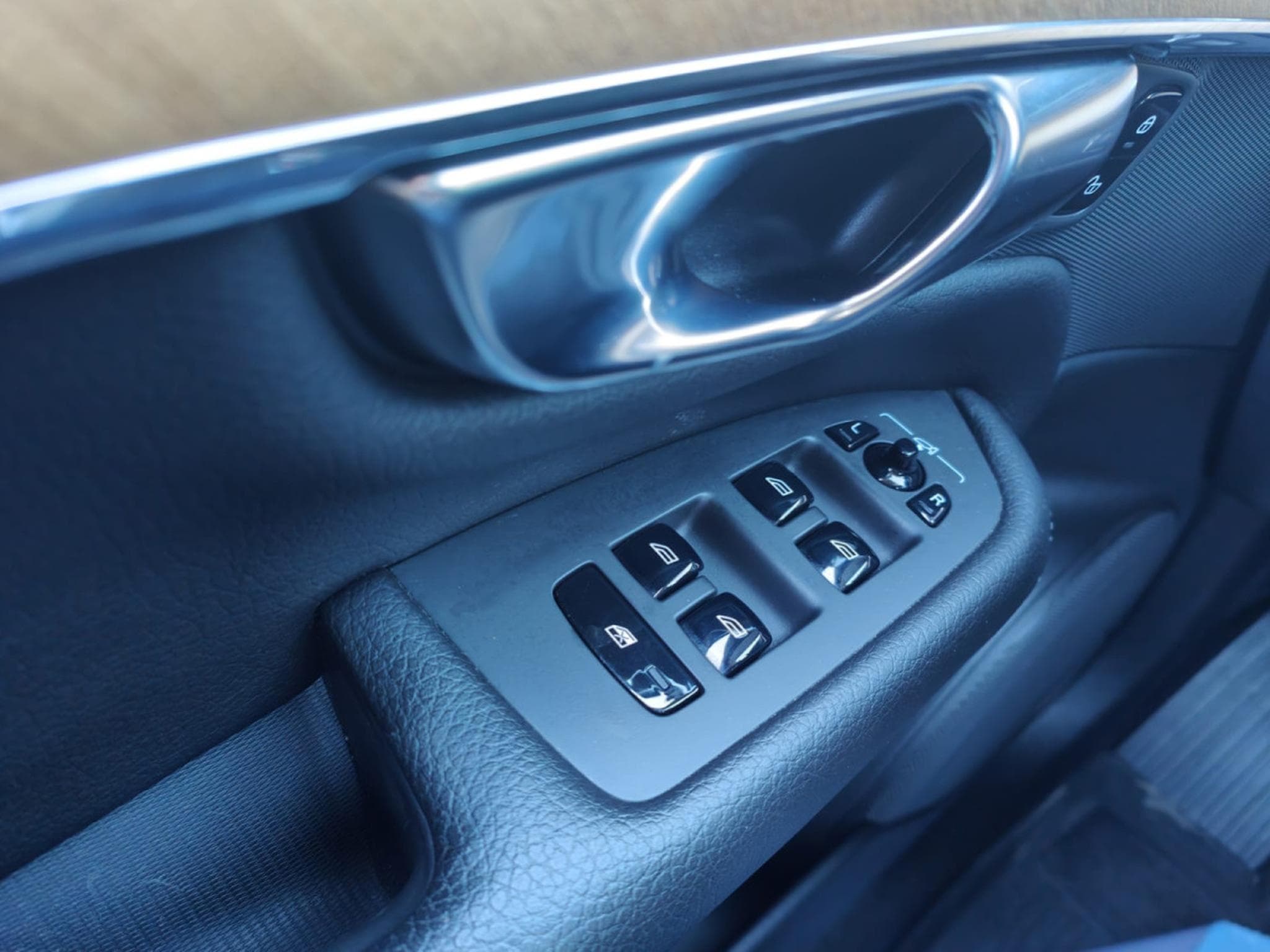 Volvo XC90 B5 AWD 7 PLACES TOIT OUVRANT CUIR GPS CARPLAY (2021) - Photo 18