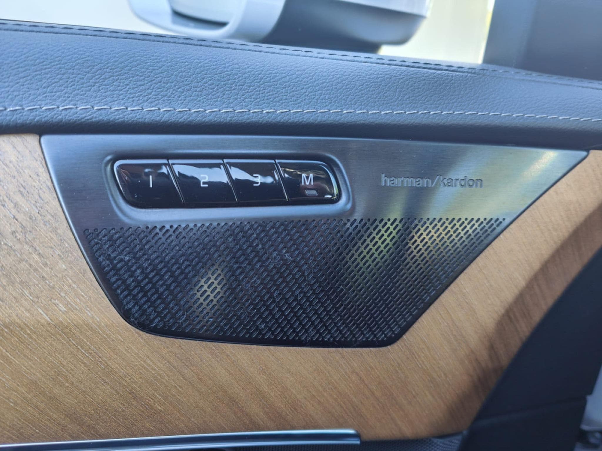 Volvo XC90 B5 AWD 7 PLACES TOIT OUVRANT CUIR GPS CARPLAY (2021) - Photo 19