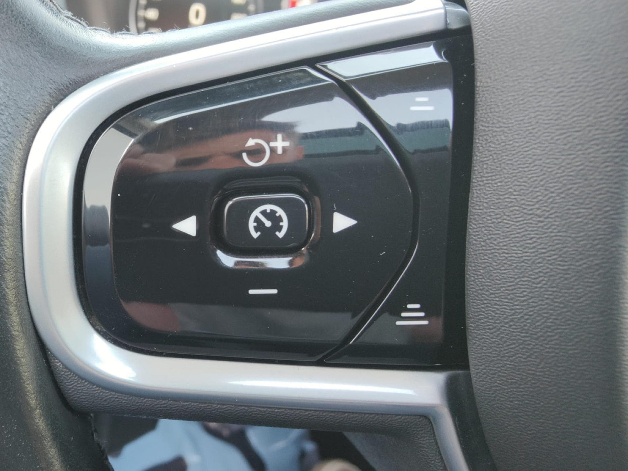 Volvo XC90 B5 AWD 7 PLACES TOIT OUVRANT CUIR GPS CARPLAY (2021) - Photo 20