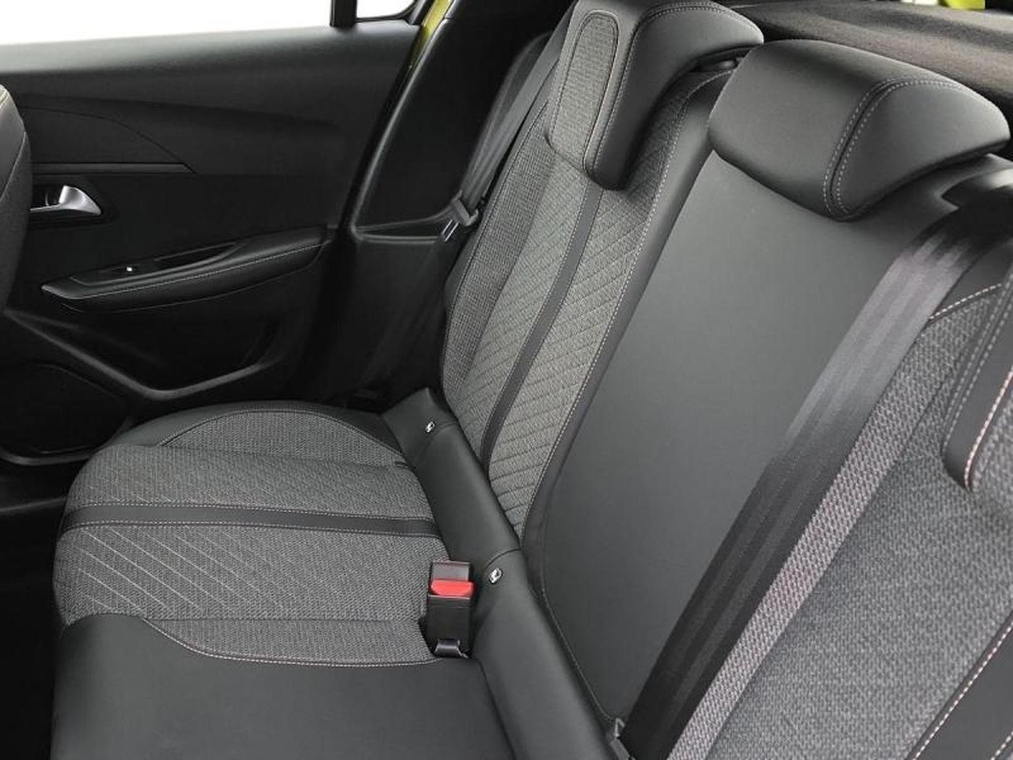 PEUGEOT 208 1.2 Hybrid 100ch Allure e-DCS6 (2024) - Photo 7