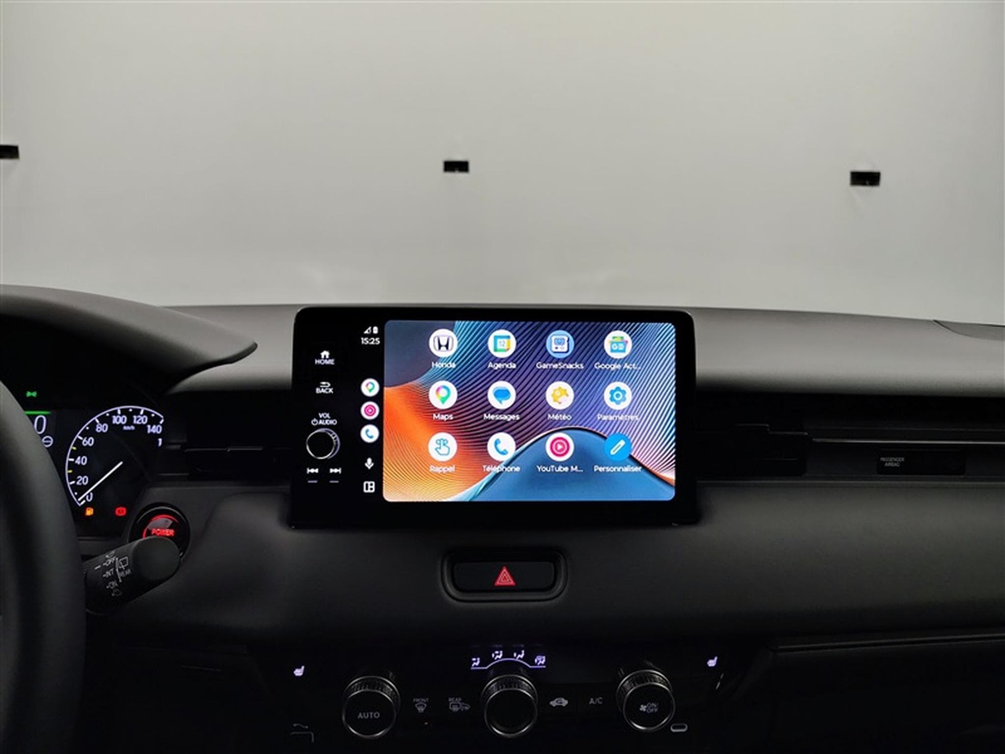 Honda HR-V 1.5 HEV Elegance NAVI / CARPLAY / CAMERA / ALU / PDC (2025) - Photo 20