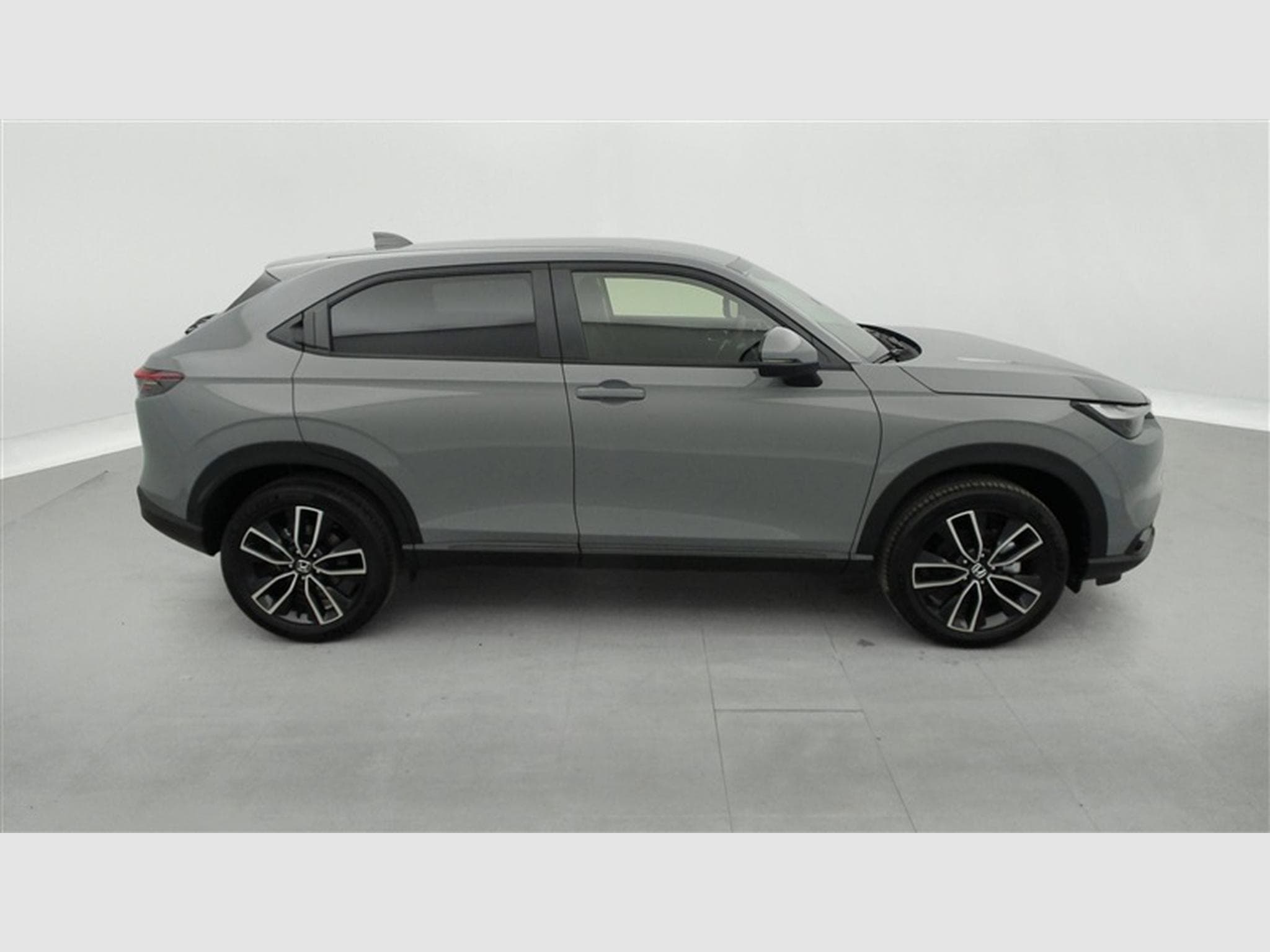 Honda HR-V 1.5 HEV Elegance NAVI / CARPLAY / CAMERA / ALU / PDC (2025) - Photo 24