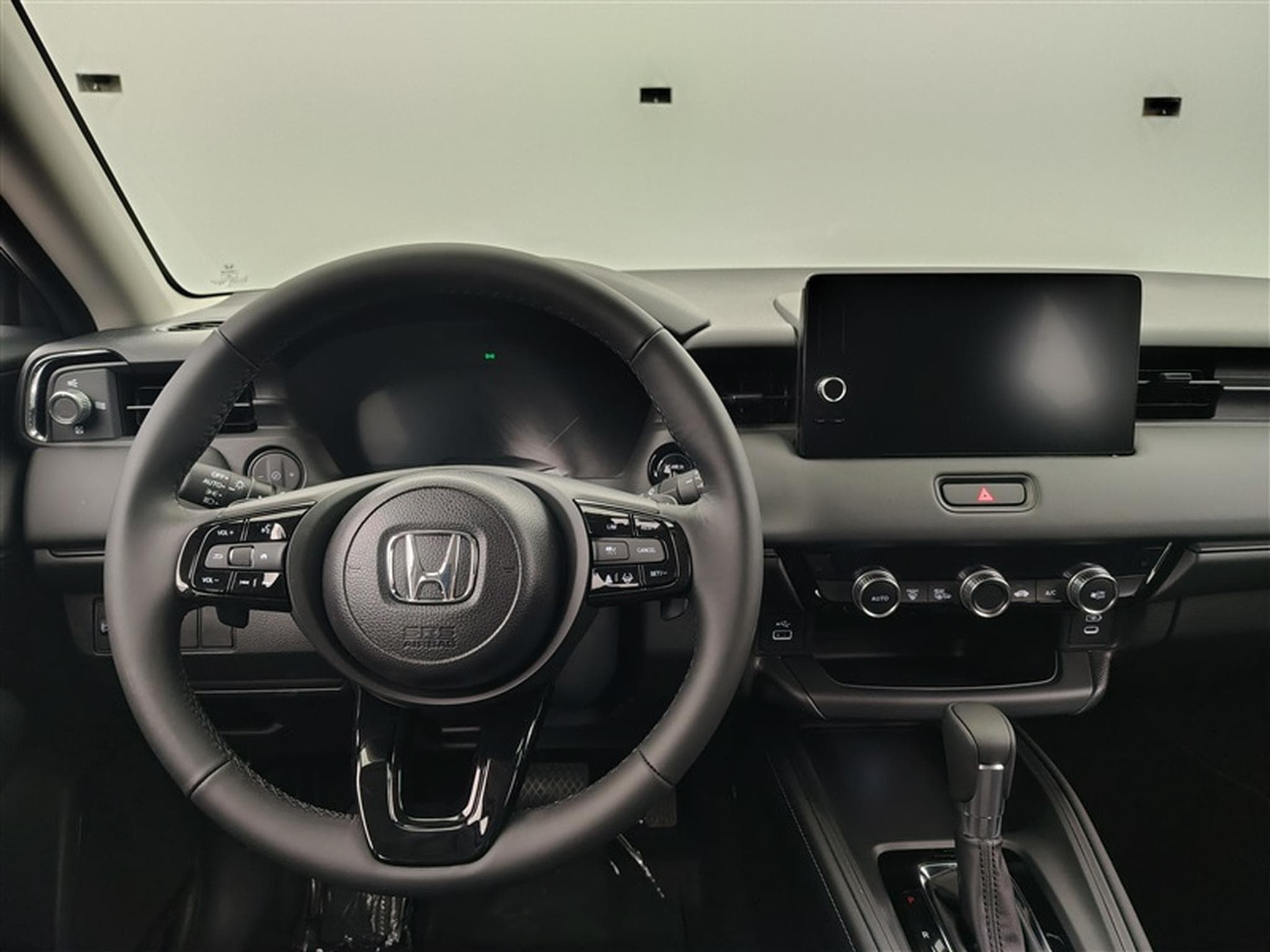 Honda HR-V 1.5 HEV Elegance NAVI / CARPLAY / CAMERA / ALU / PDC (2025) - Photo 9