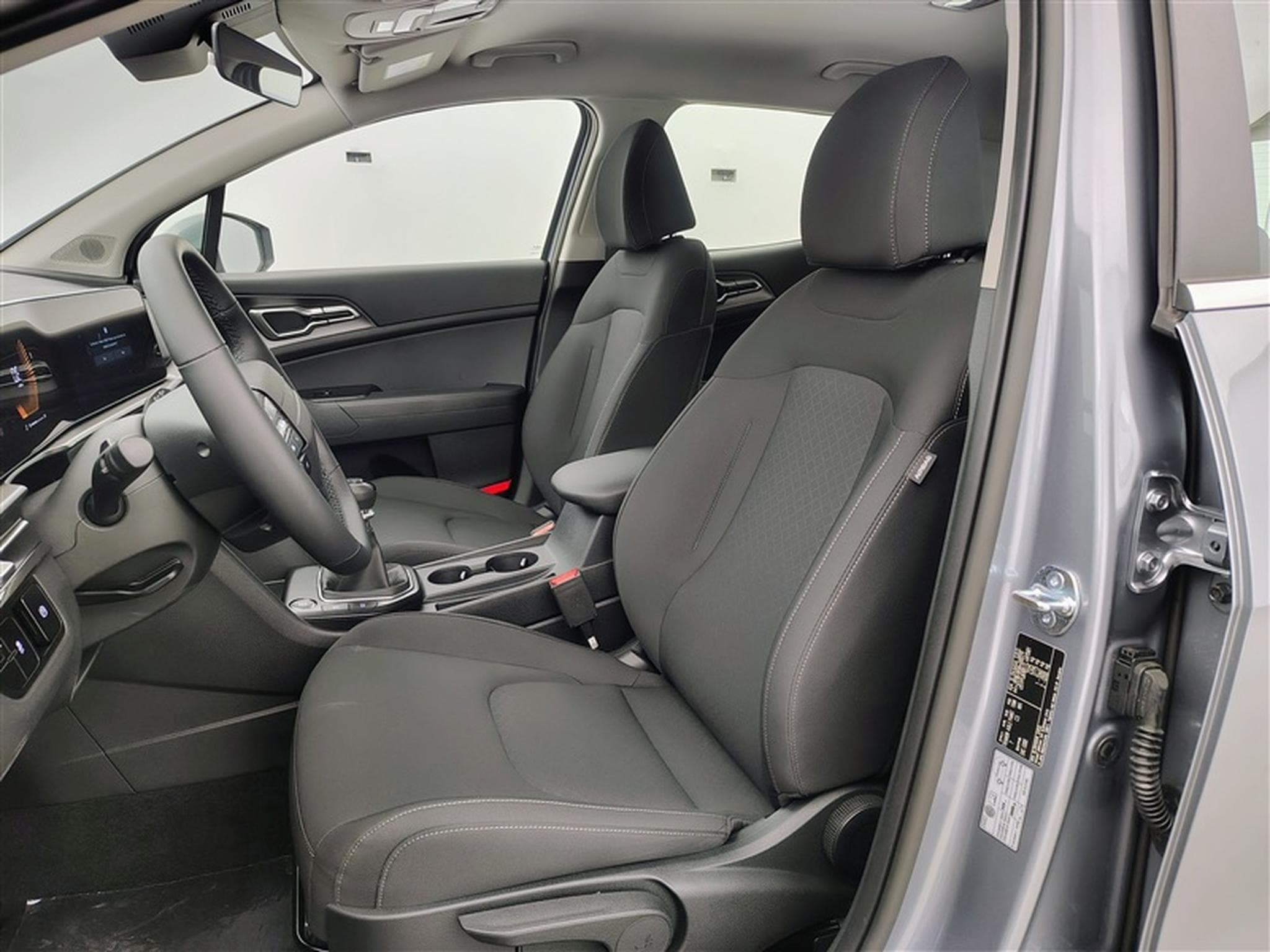 Kia Sportage 1.6 T-GDi 150Cv LX NAVI / CARPLAY / CAMERA / FULL LED (2026) - Photo 7