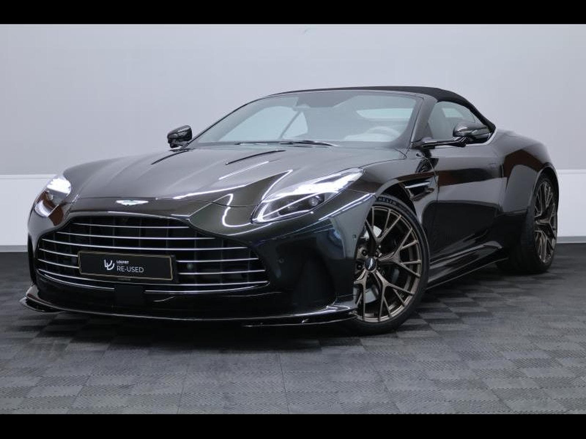 Aston-Martin DB12 V8 VOLANTE (2024) - Foto 1