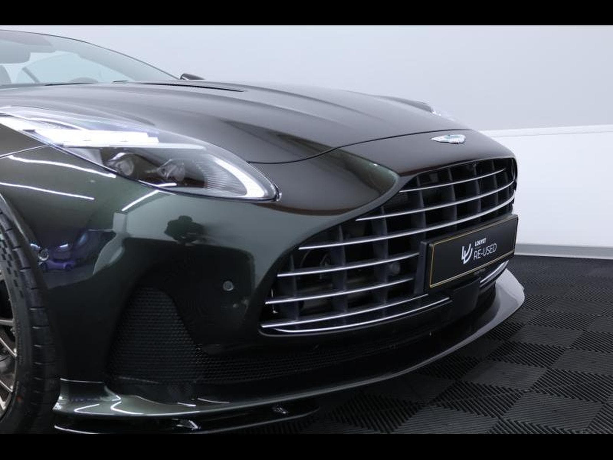 Aston-Martin DB12 V8 VOLANTE (2024) - Foto 23