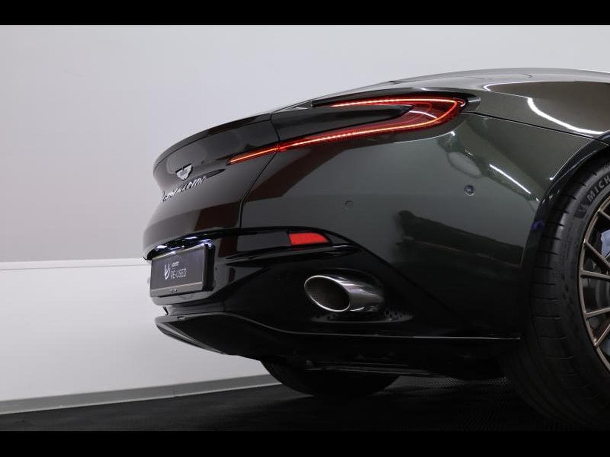 Aston-Martin DB12 V8 VOLANTE (2024) - Foto 27