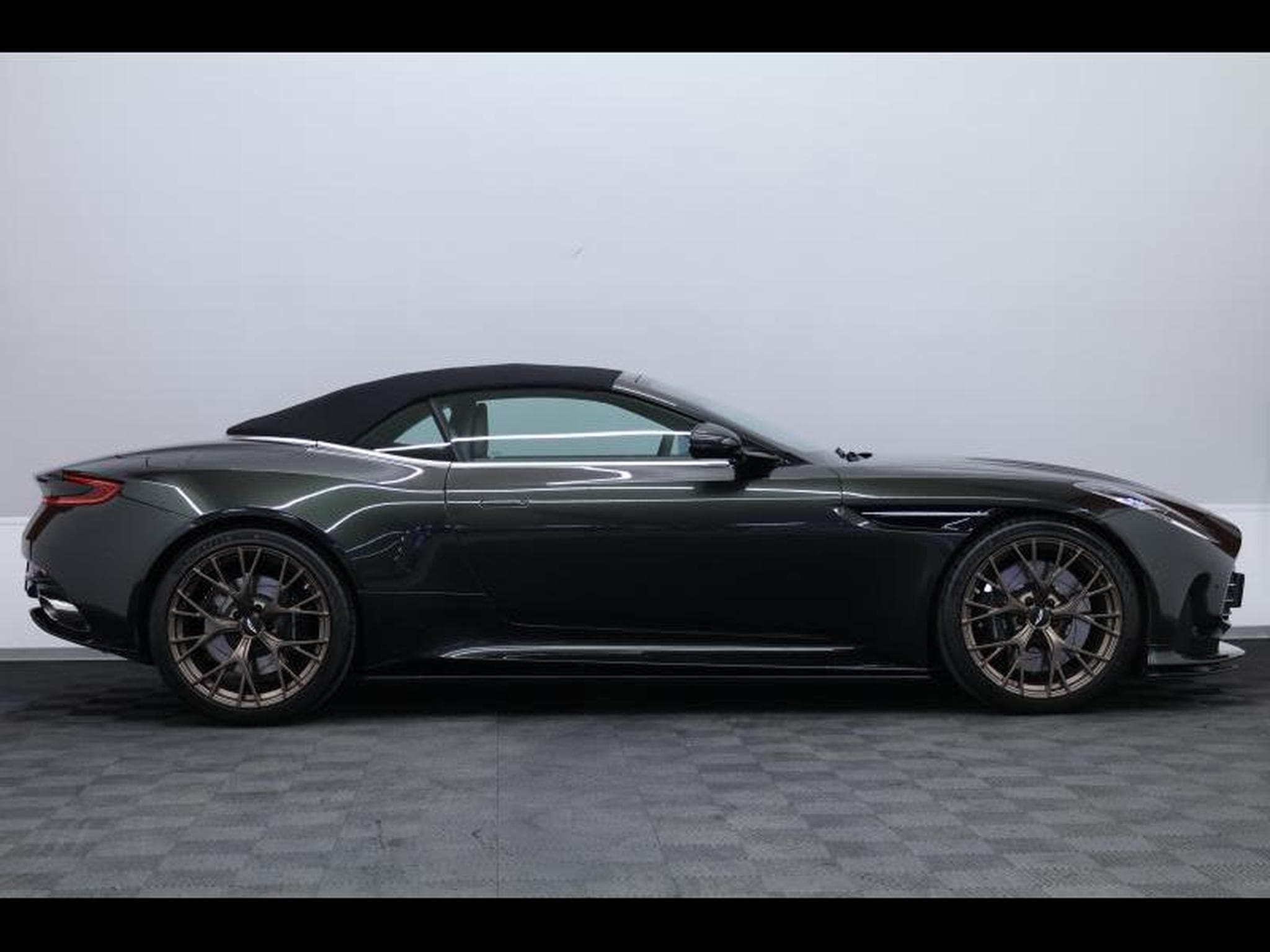Aston-Martin DB12 V8 VOLANTE (2024) - Foto 3