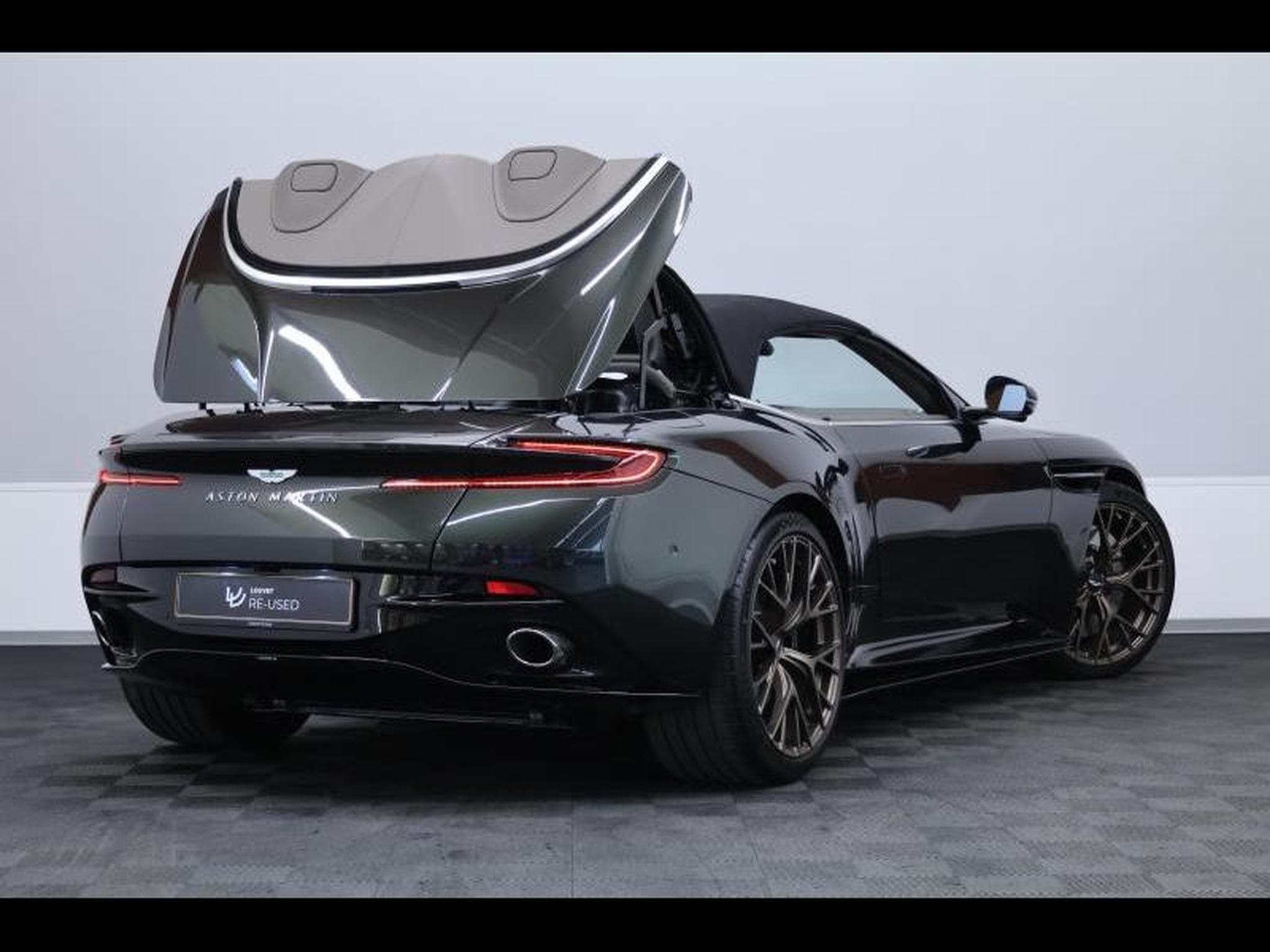 Aston-Martin DB12 V8 VOLANTE (2024) - Foto 7