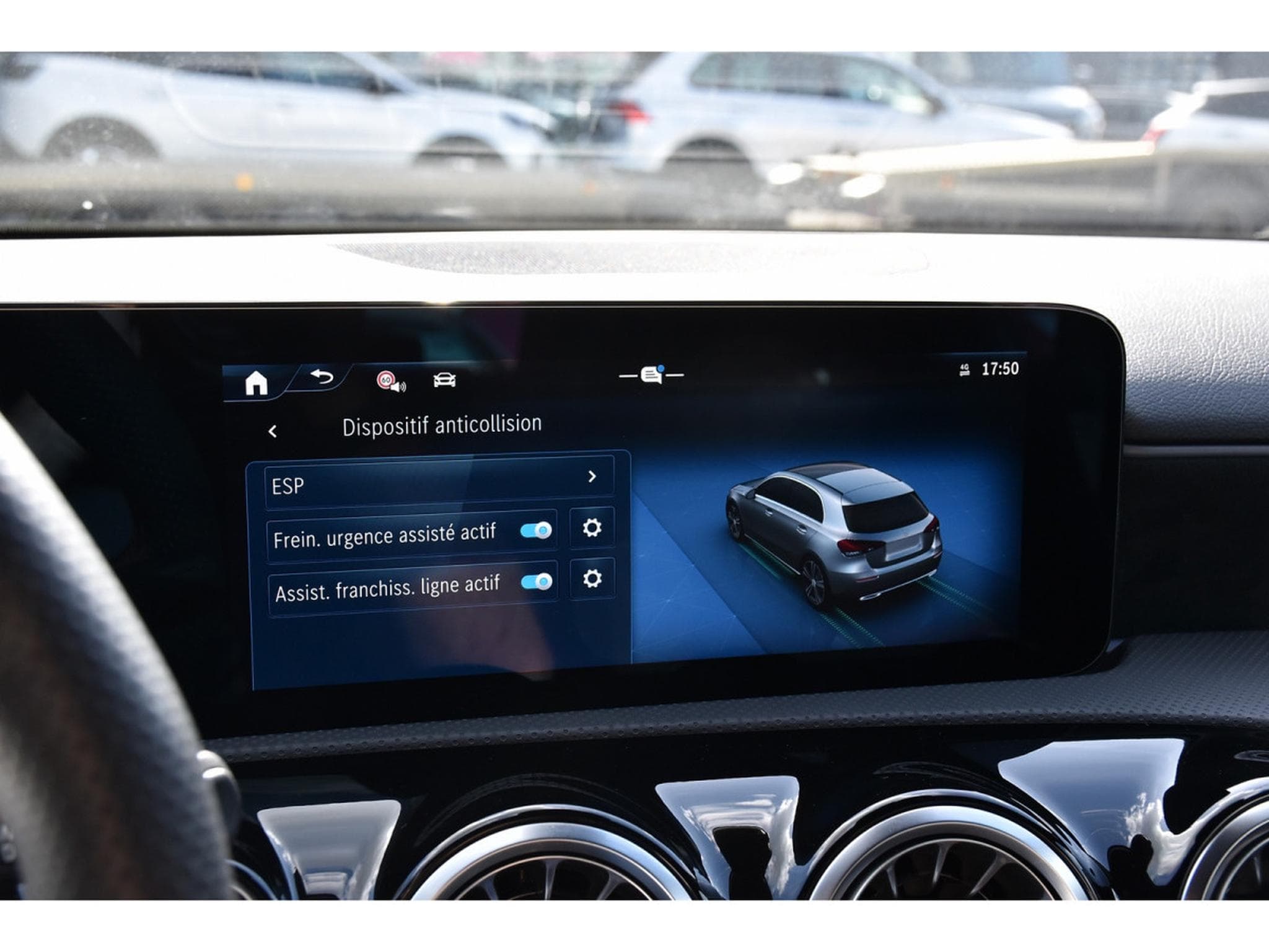 Mercedes A 200 AMG Line 7G-Tronic GPS LANE CAM PARK KEYLESS 1° MAIN (2025) - Photo 13