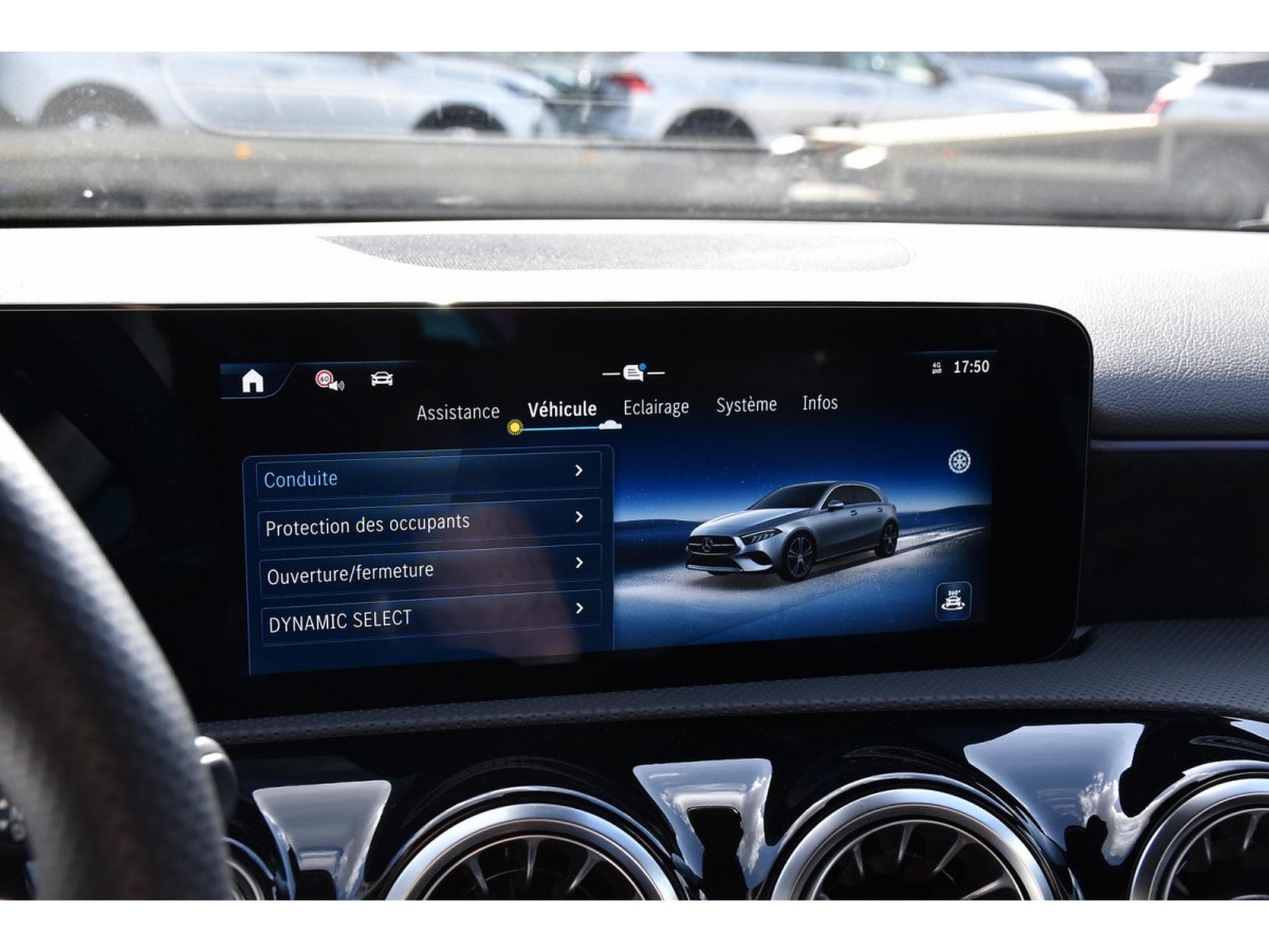 Mercedes A 200 AMG Line 7G-Tronic GPS LANE CAM PARK KEYLESS 1° MAIN (2025) - Photo 15