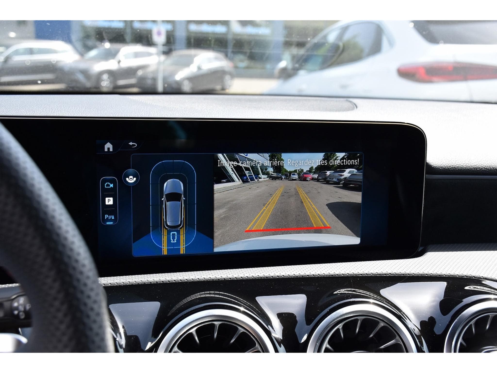 Mercedes A 200 AMG Line 7G-Tronic GPS LANE CAM PARK KEYLESS 1° MAIN (2025) - Photo 17