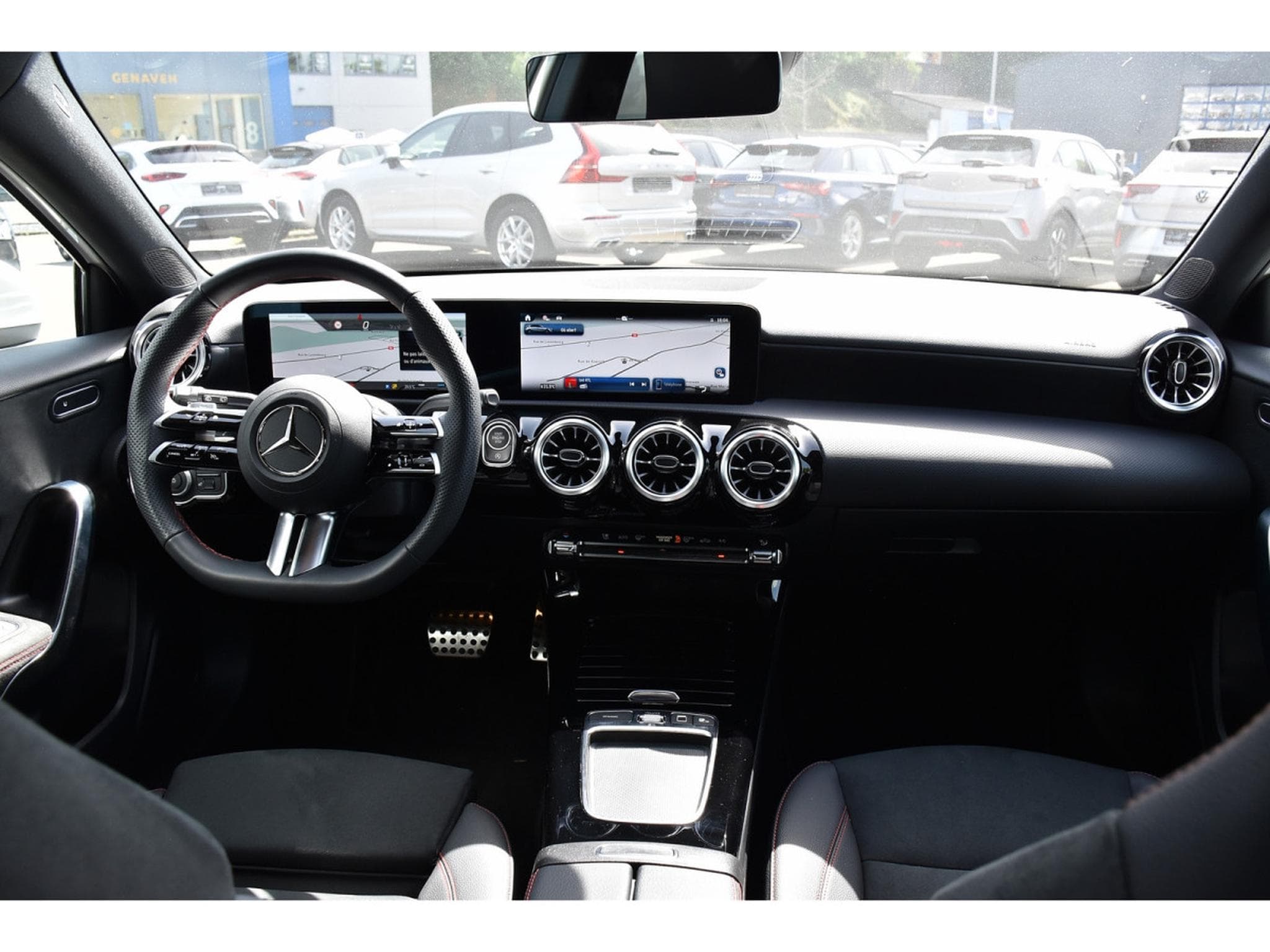 Mercedes A 200 AMG Line 7G-Tronic GPS LANE CAM PARK KEYLESS 1° MAIN (2025) - Photo 9