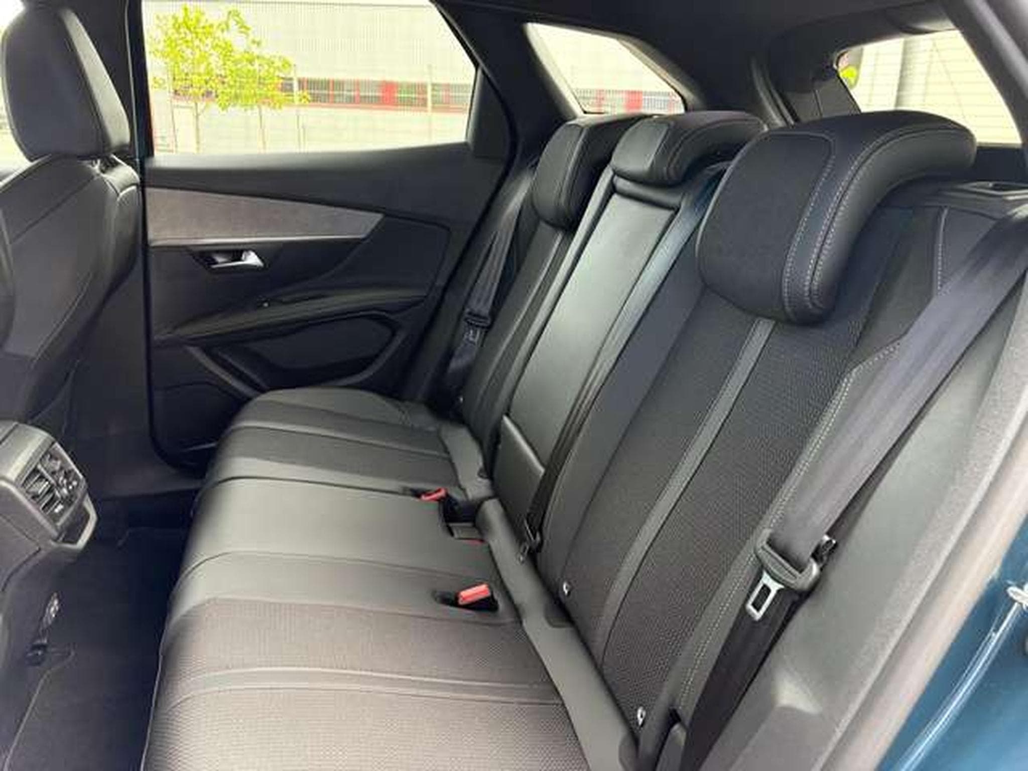 Peugeot 3008 3008 Hybrid 136 e-DSC6 GT (2024) - Foto 14
