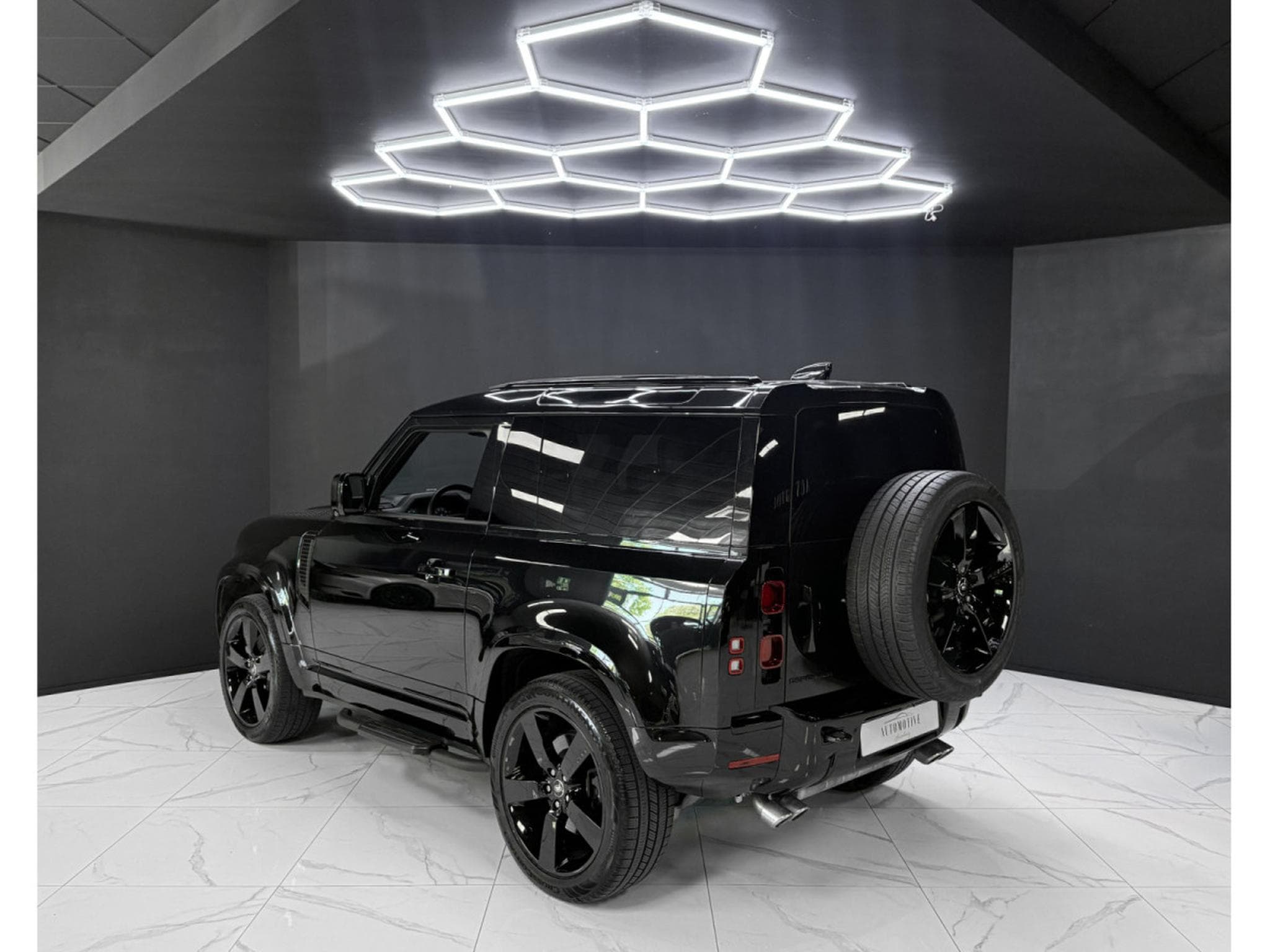 Land-Rover Defender 90 AWD V8 WARRANTY 2029 (2025) - Photo 3