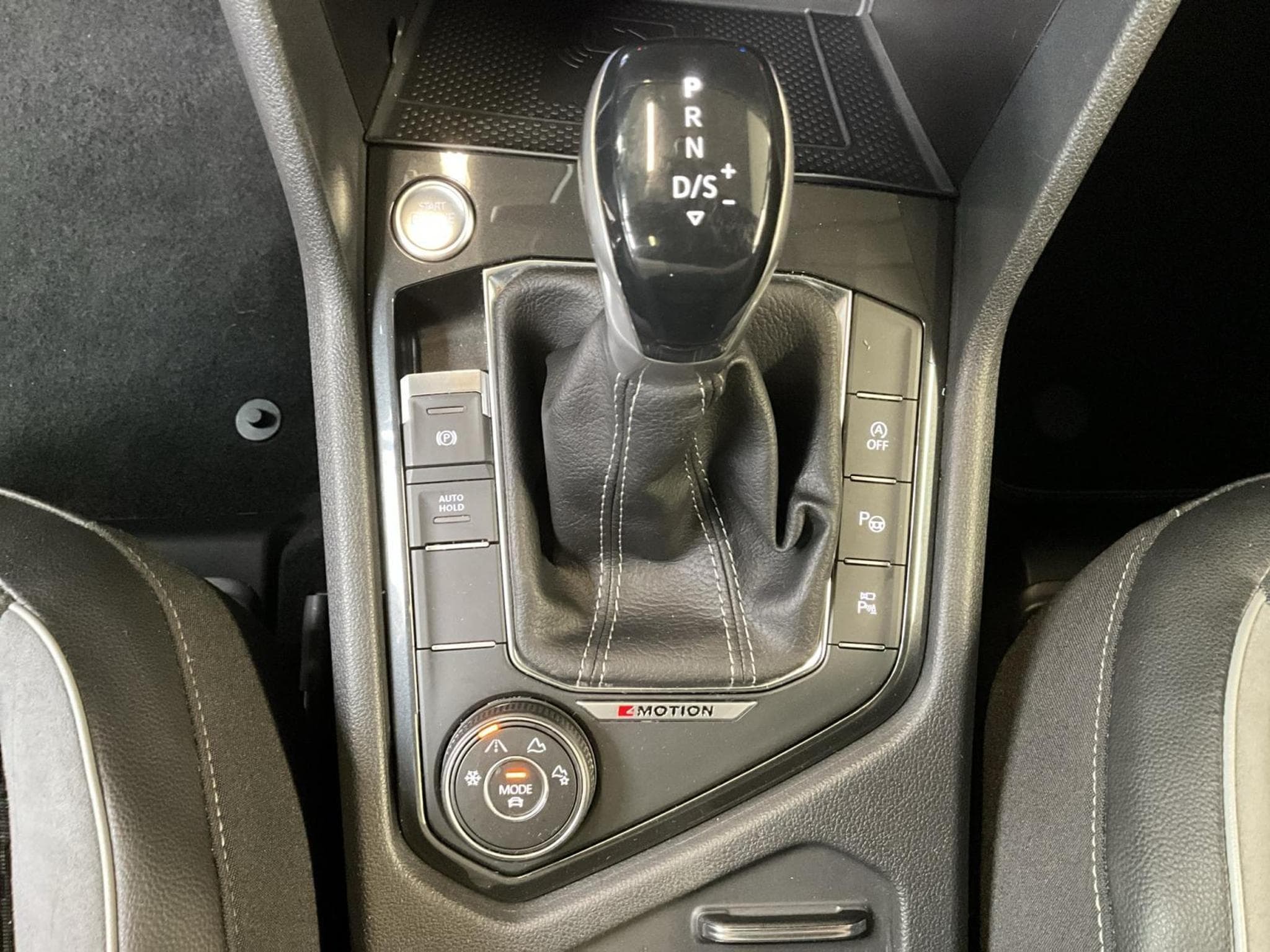 VW Tiguan R-Line+DSG+4M+Navi+Pano+Black-Style+Matrix-LED (2021) - Photo 12