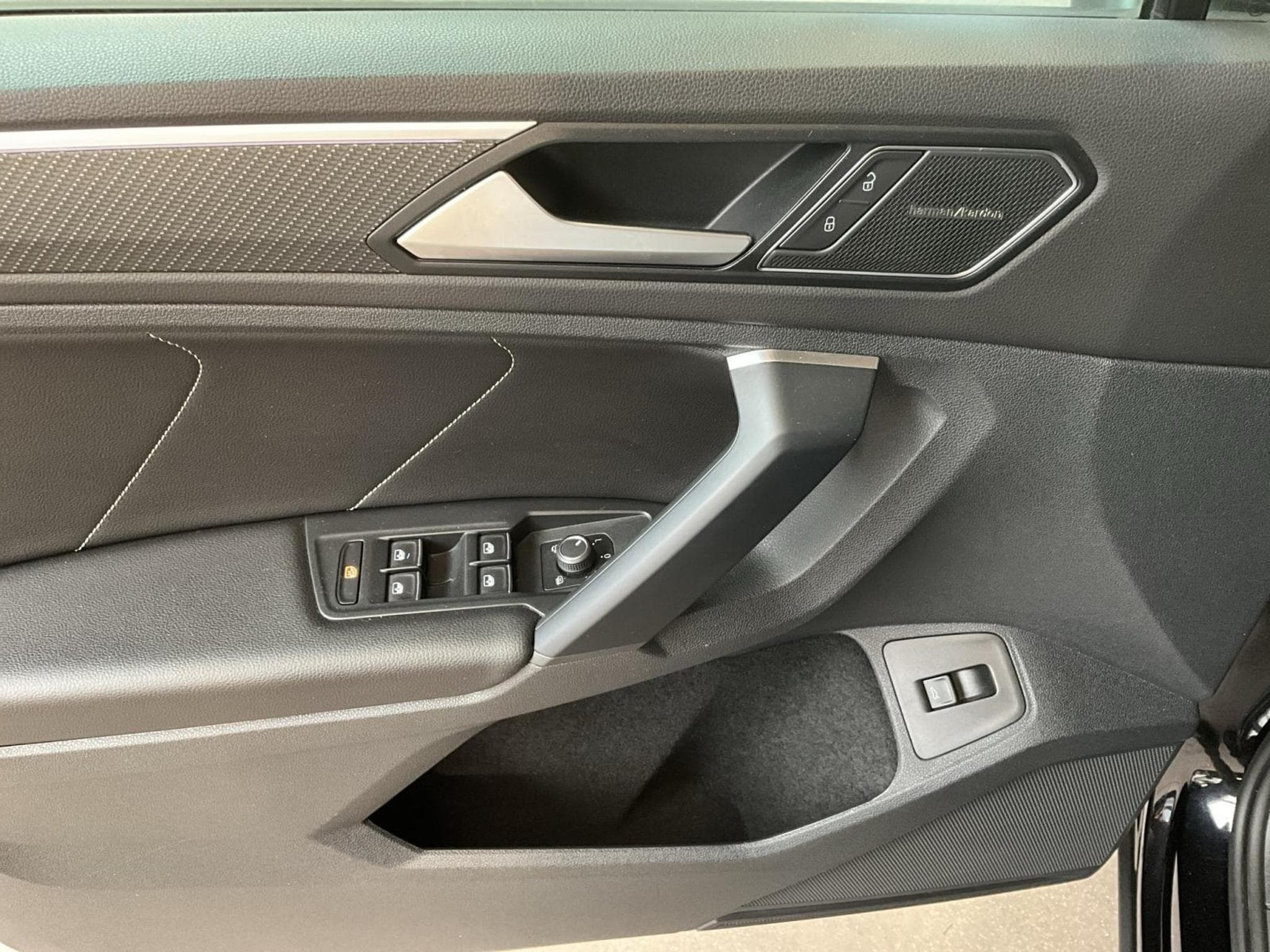 VW Tiguan R-Line+DSG+4M+Navi+Pano+Black-Style+Matrix-LED (2021) - Photo 14