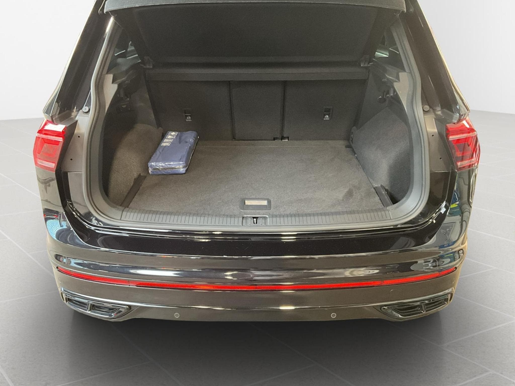 VW Tiguan R-Line+DSG+4M+Navi+Pano+Black-Style+Matrix-LED (2021) - Photo 17