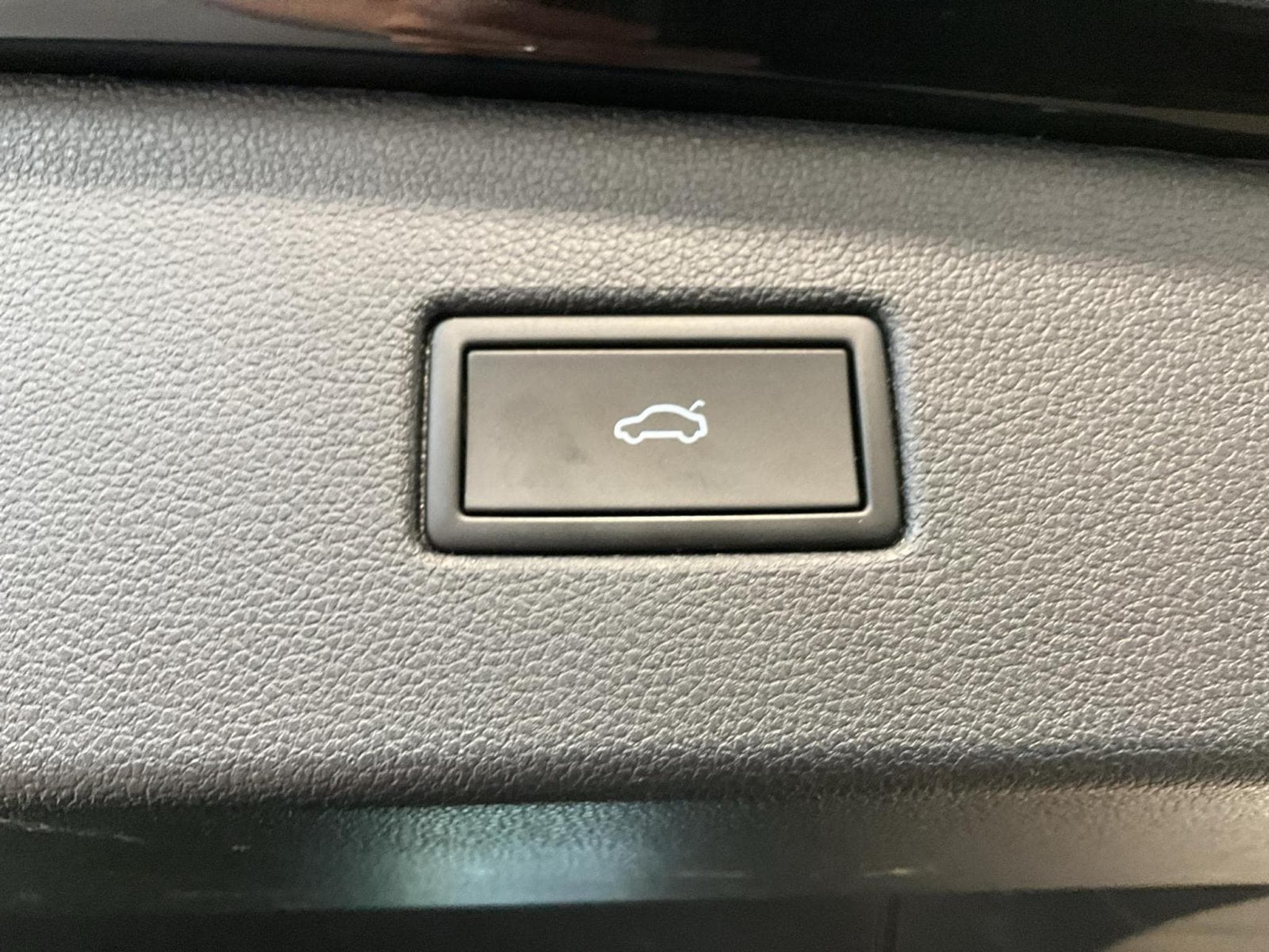 VW Tiguan R-Line+DSG+4M+Navi+Pano+Black-Style+Matrix-LED (2021) - Photo 19