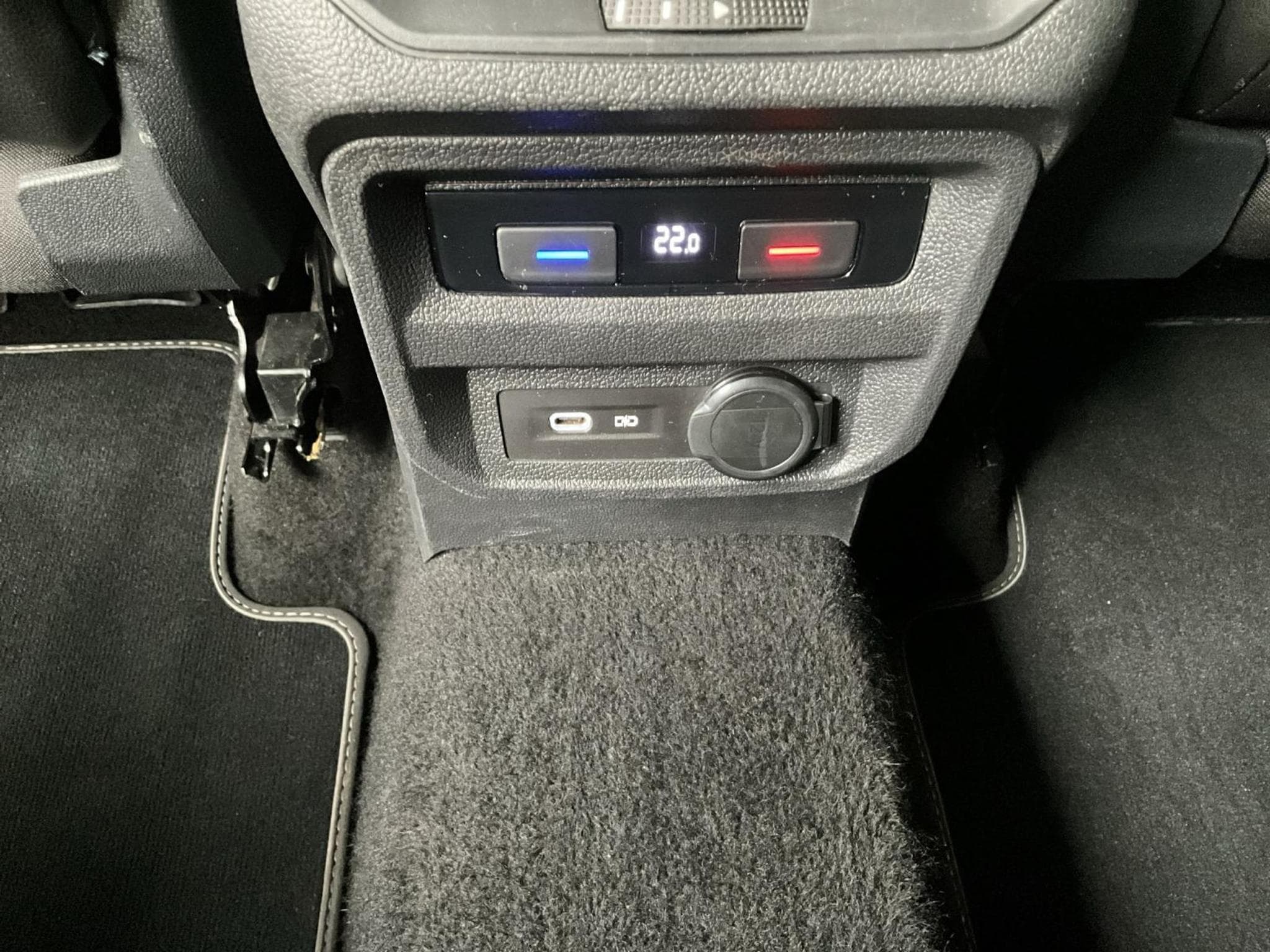 VW Tiguan R-Line+DSG+4M+Navi+Pano+Black-Style+Matrix-LED (2021) - Photo 22