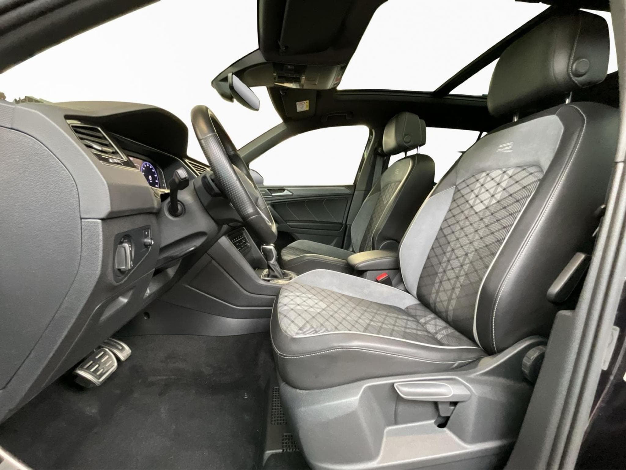 VW Tiguan R-Line+DSG+4M+Navi+Pano+Black-Style+Matrix-LED (2021) - Photo 9