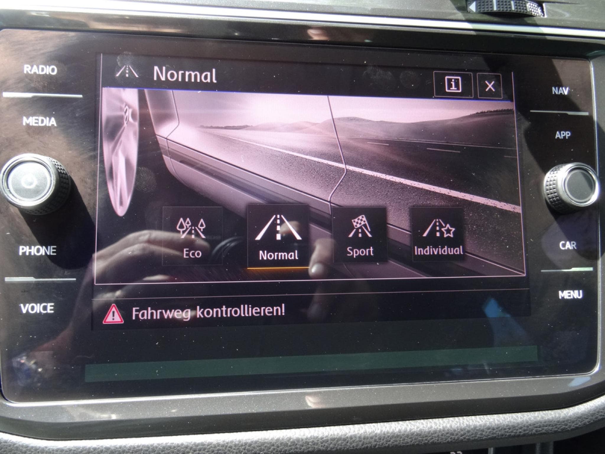 VW Tiguan 2.0 TSI DSG 4MOTION HIGHLINE (2018) - Photo 16